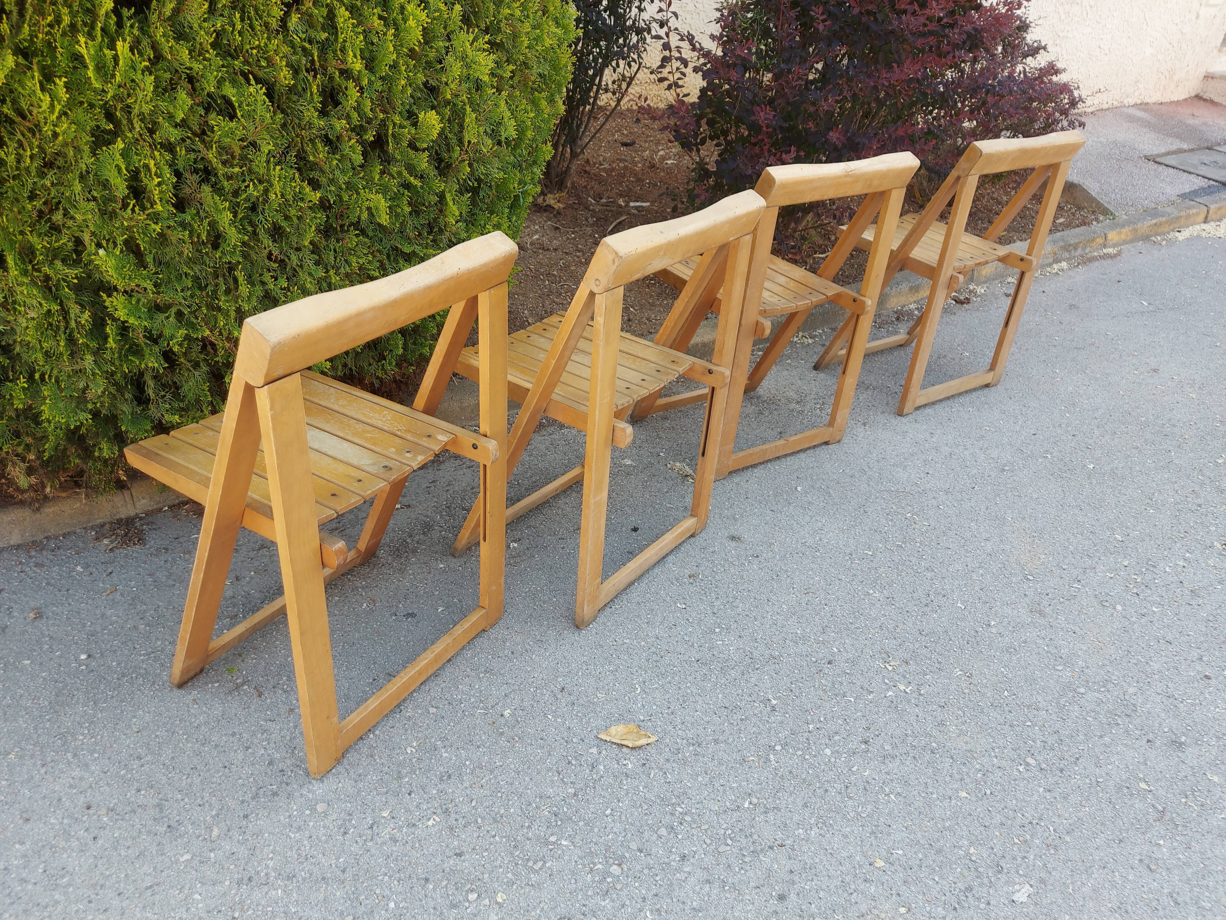 4 folding chairs