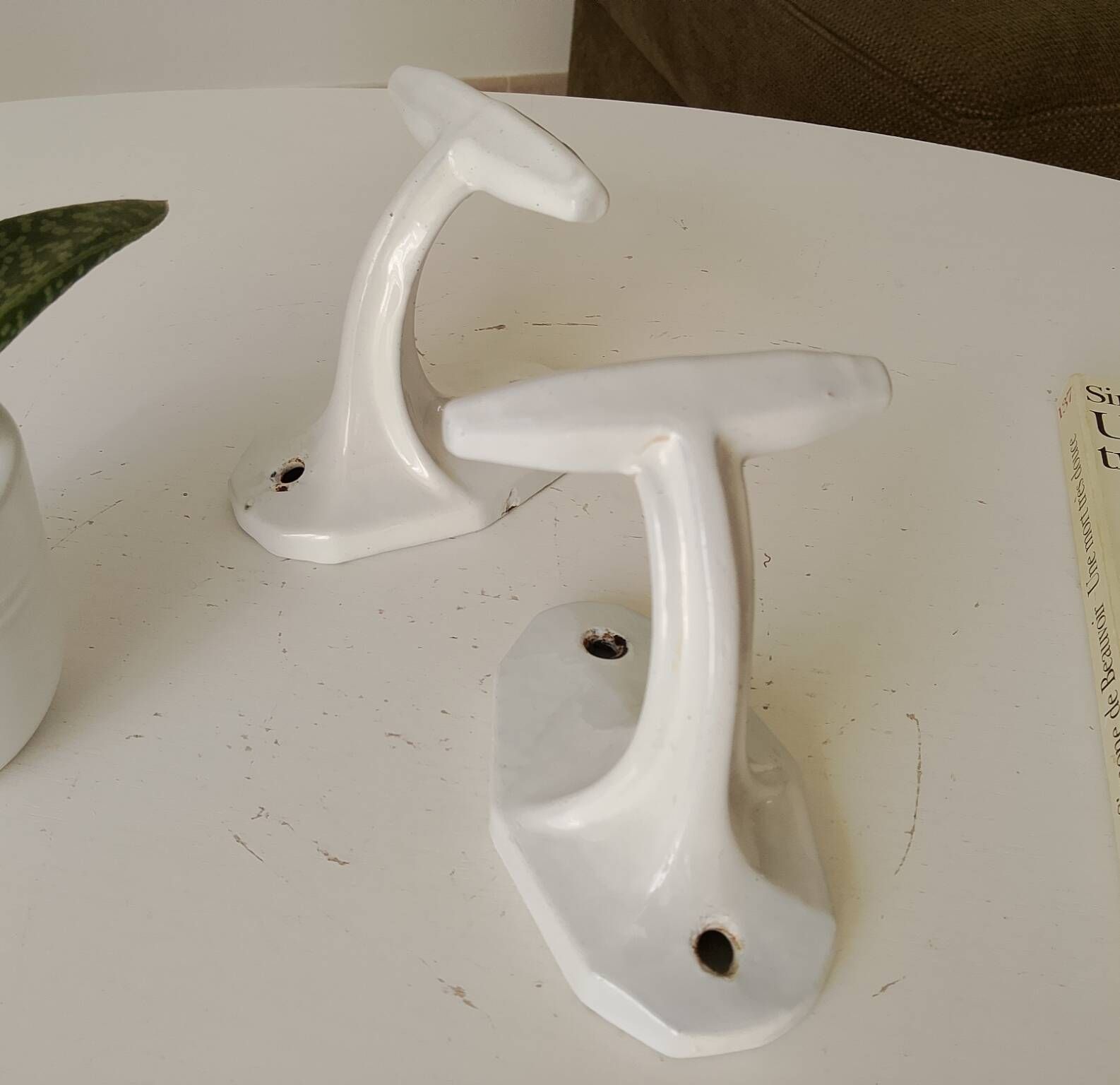 Antique Art Deco wall coat hook in enamelled cast iron.