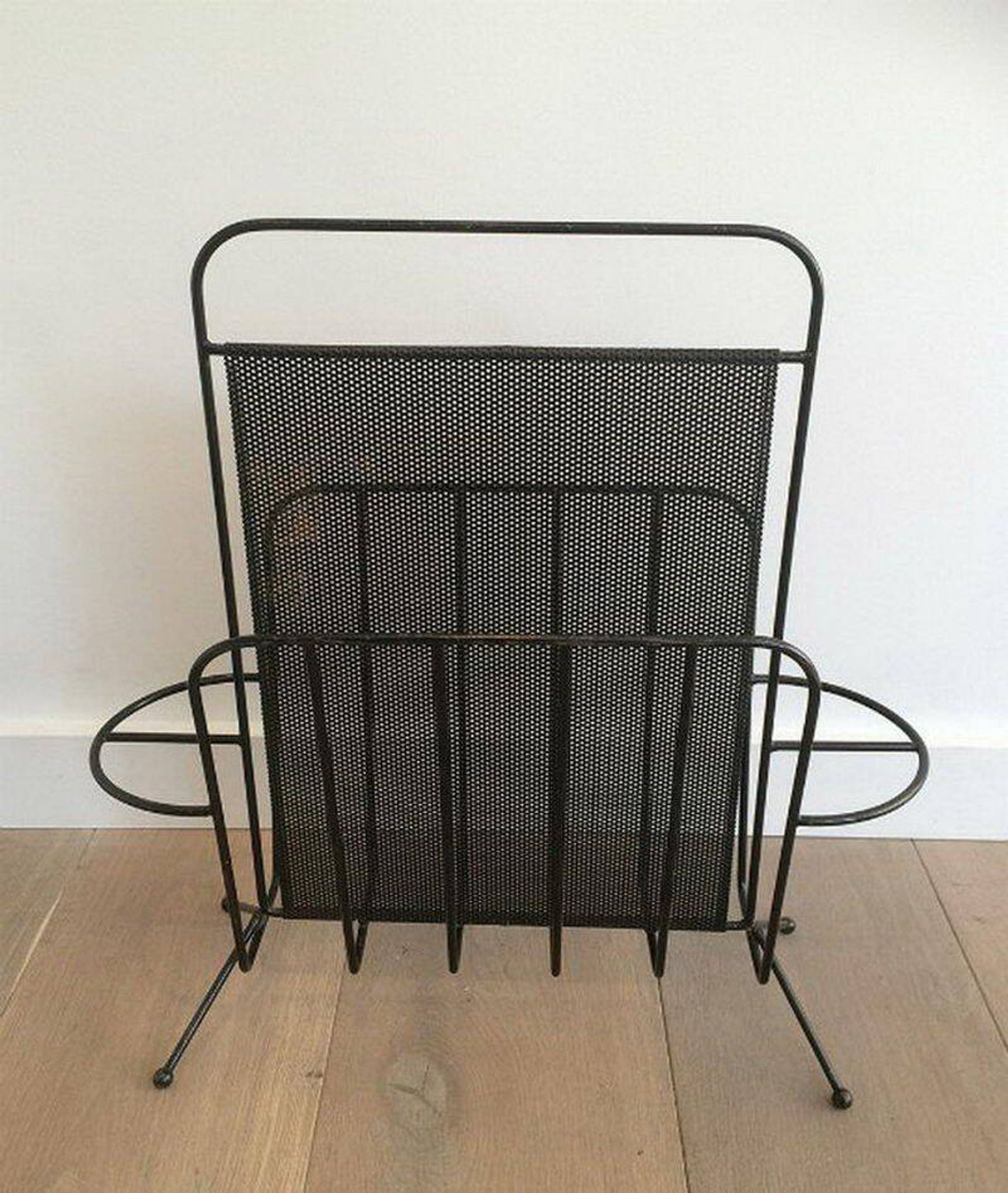 Mathieu Matégot. Porte-revues. Vers 1950