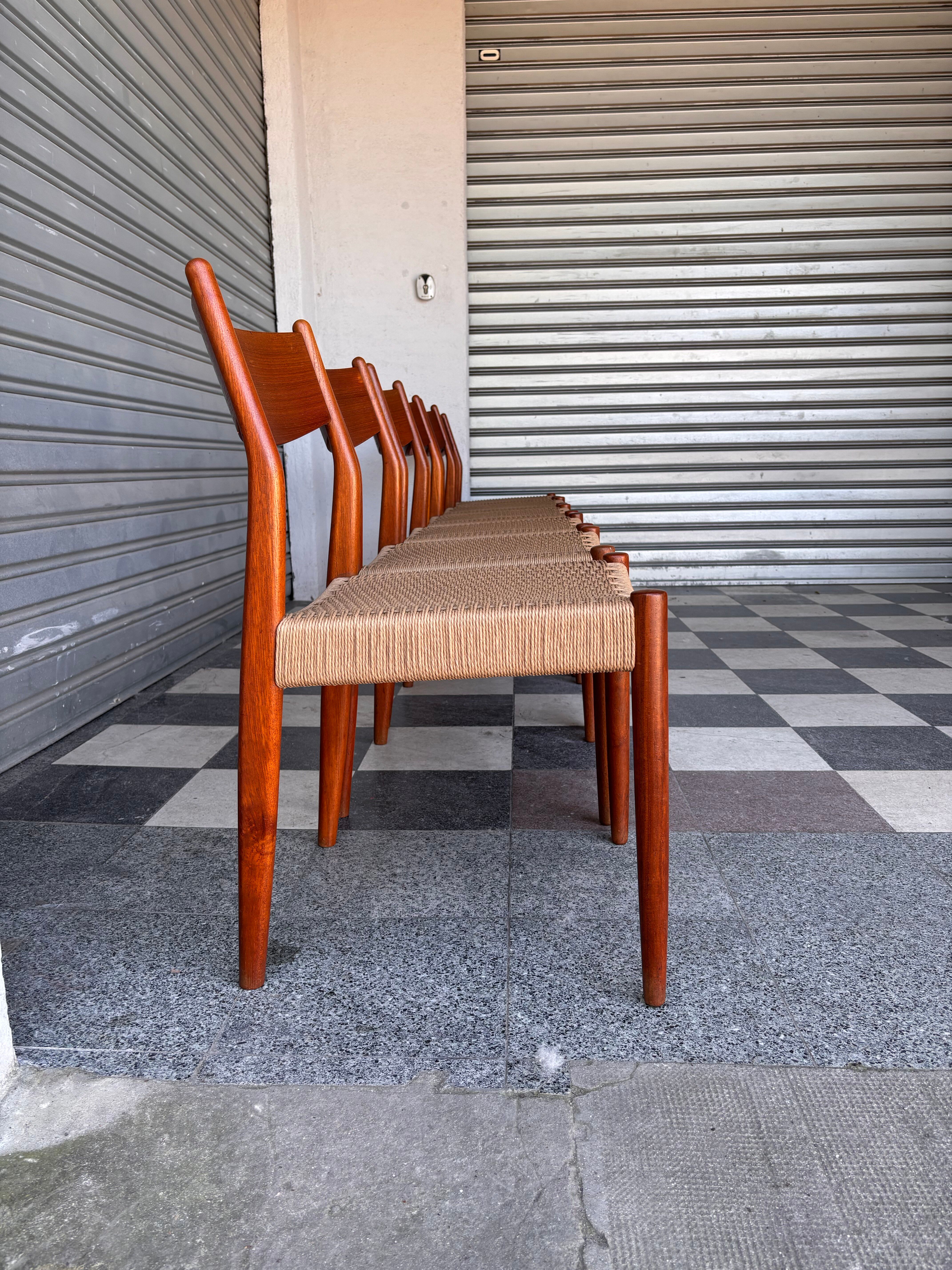 Set of 6 Fristho chairs in teak and rope.