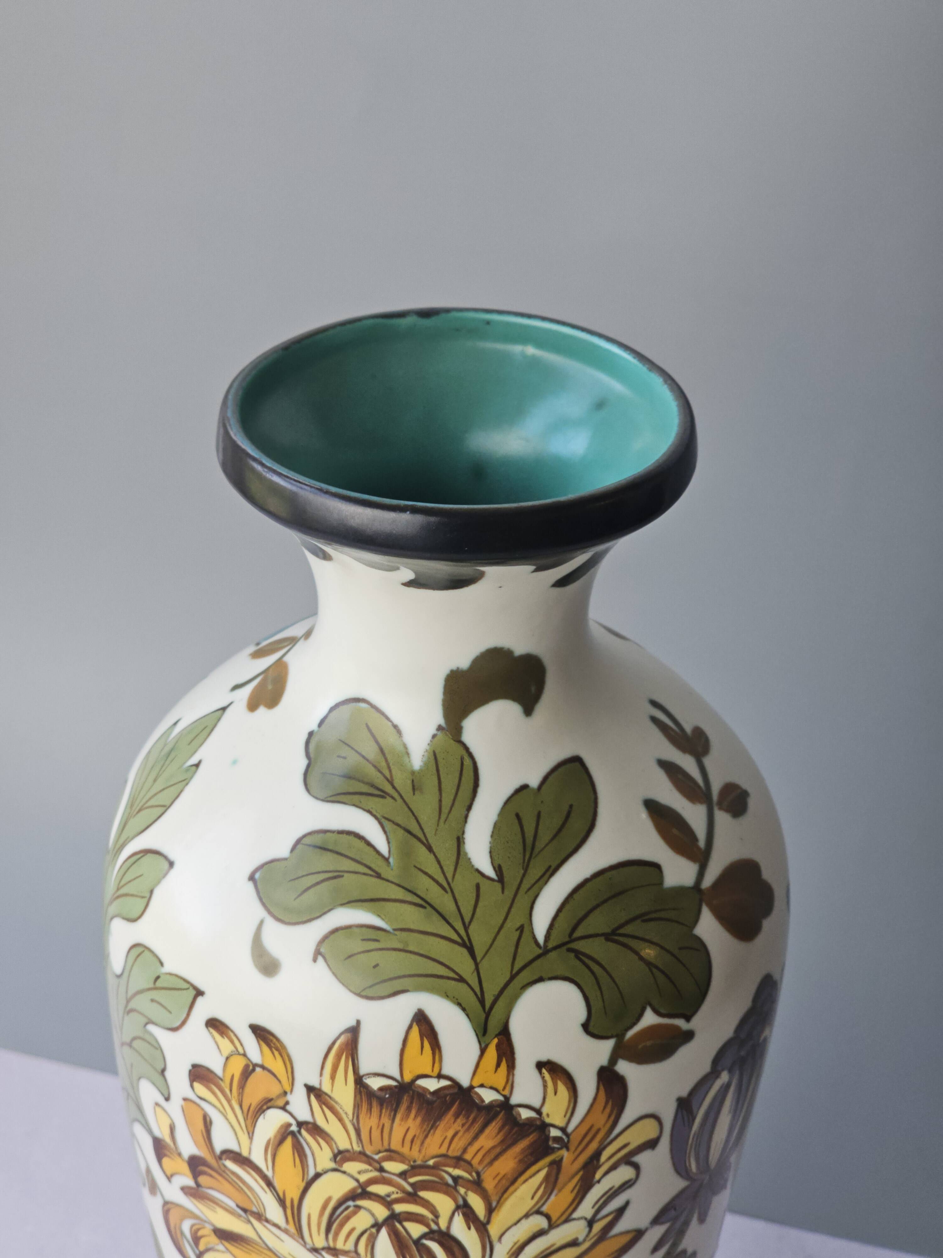 Large multicoloured floral vase in Royal Gouda Porcelain, Zuid Holland.
