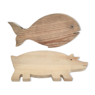 Deux planches à découper poisson cochon bois vintage