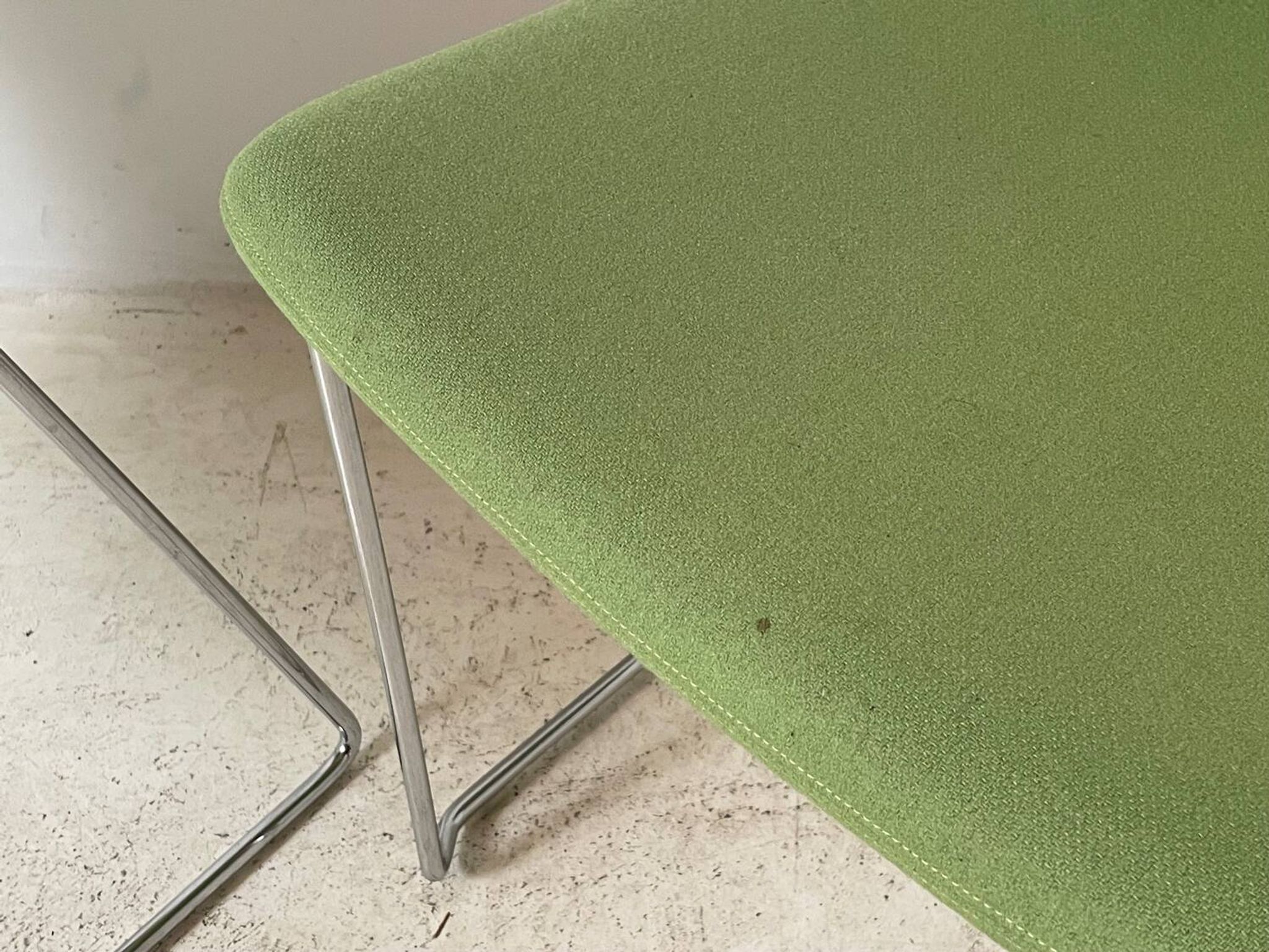 Chaise Cosmos B&B italia par Jeffrey Bernett