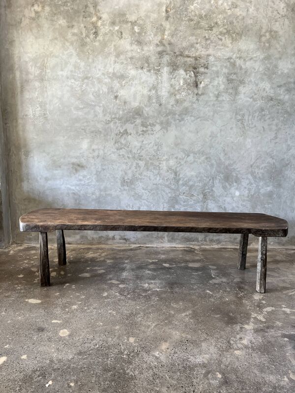 Grande table basse arrondie en teck asiatique ancien