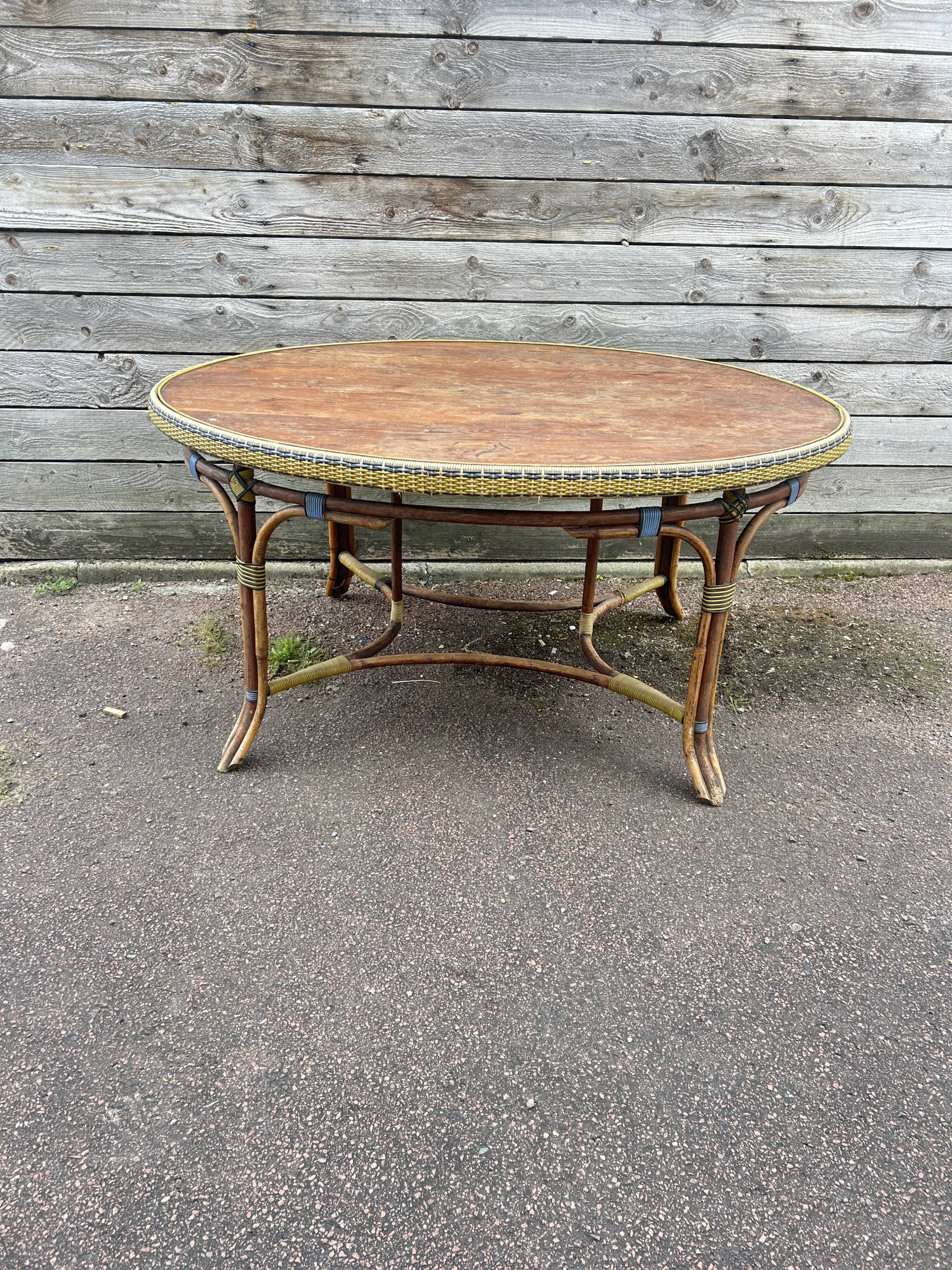 Table ovale en bois et rotin , début XX Siècle