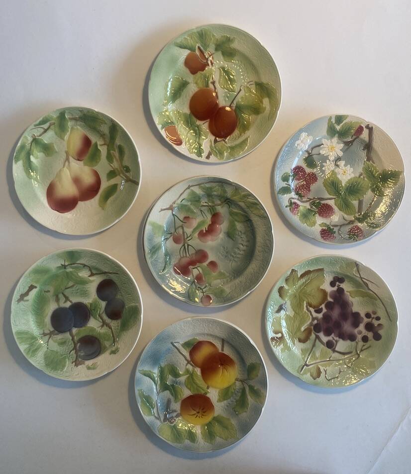 10 fruit decoration plates - St Clément - Barbotine - diam.21