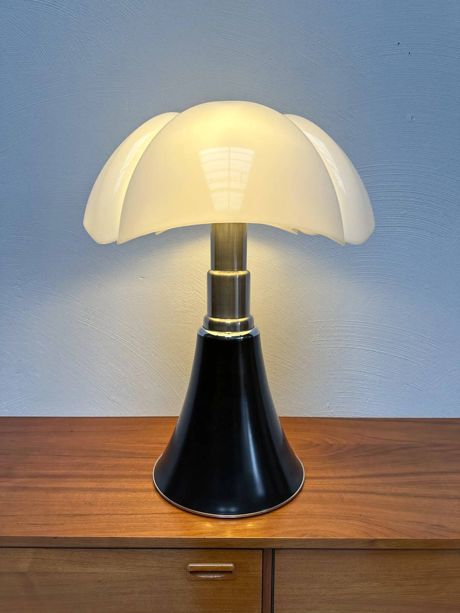 Lampe vintage Pipistrello des années 1970 par Gae Aulenti pour Martinelli Luce