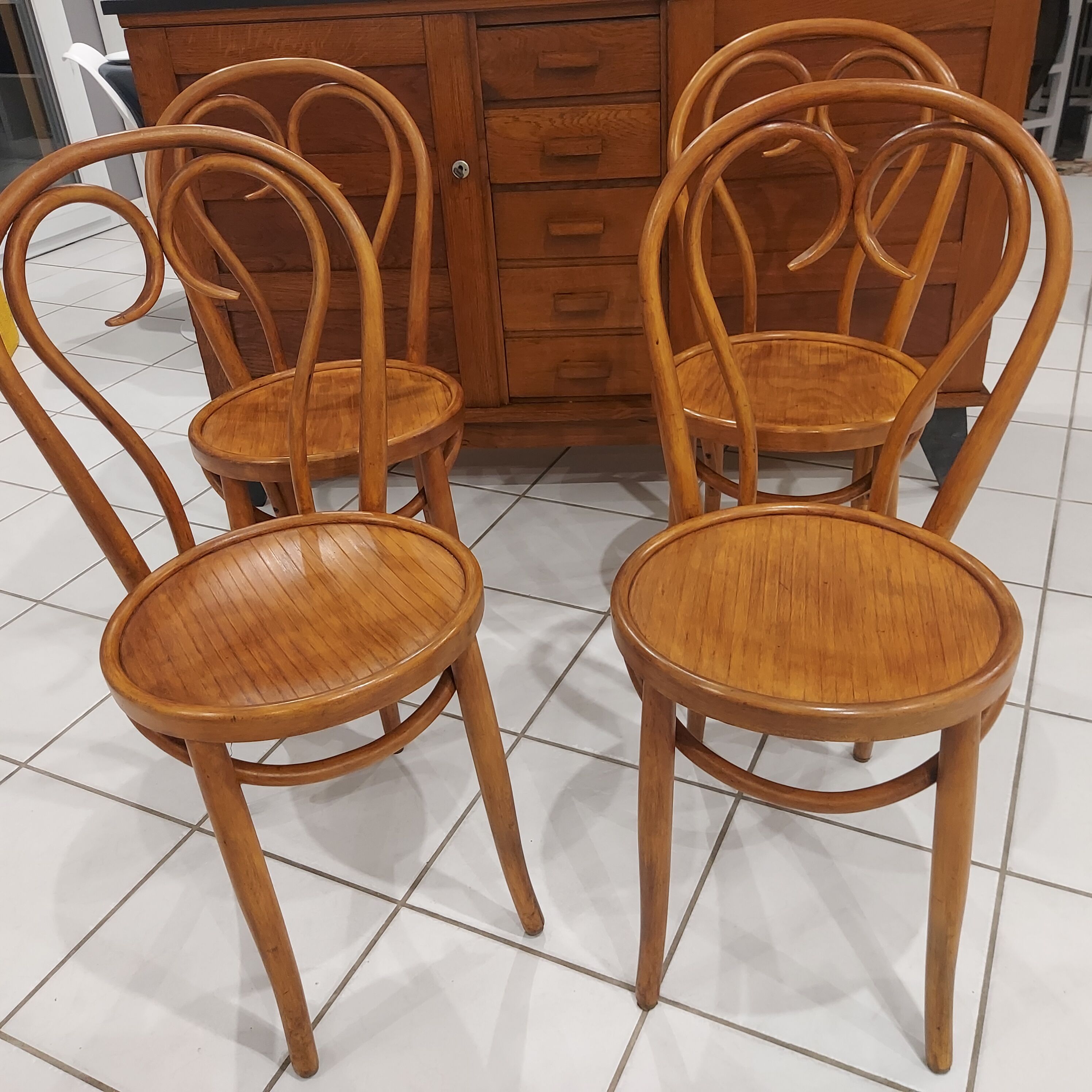 Suite de 4 chaises de bistrot bois courbé
