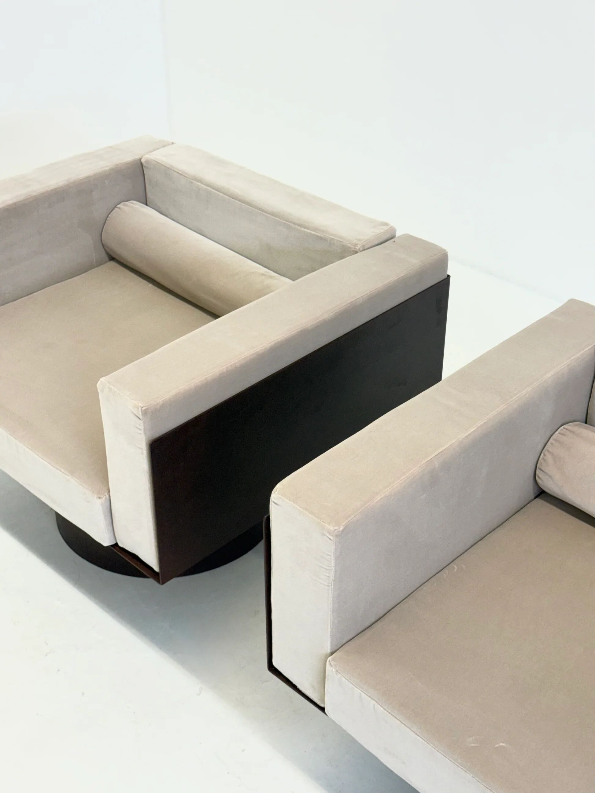 Ensemble de 2 chaises longues sculpturales en métal italien