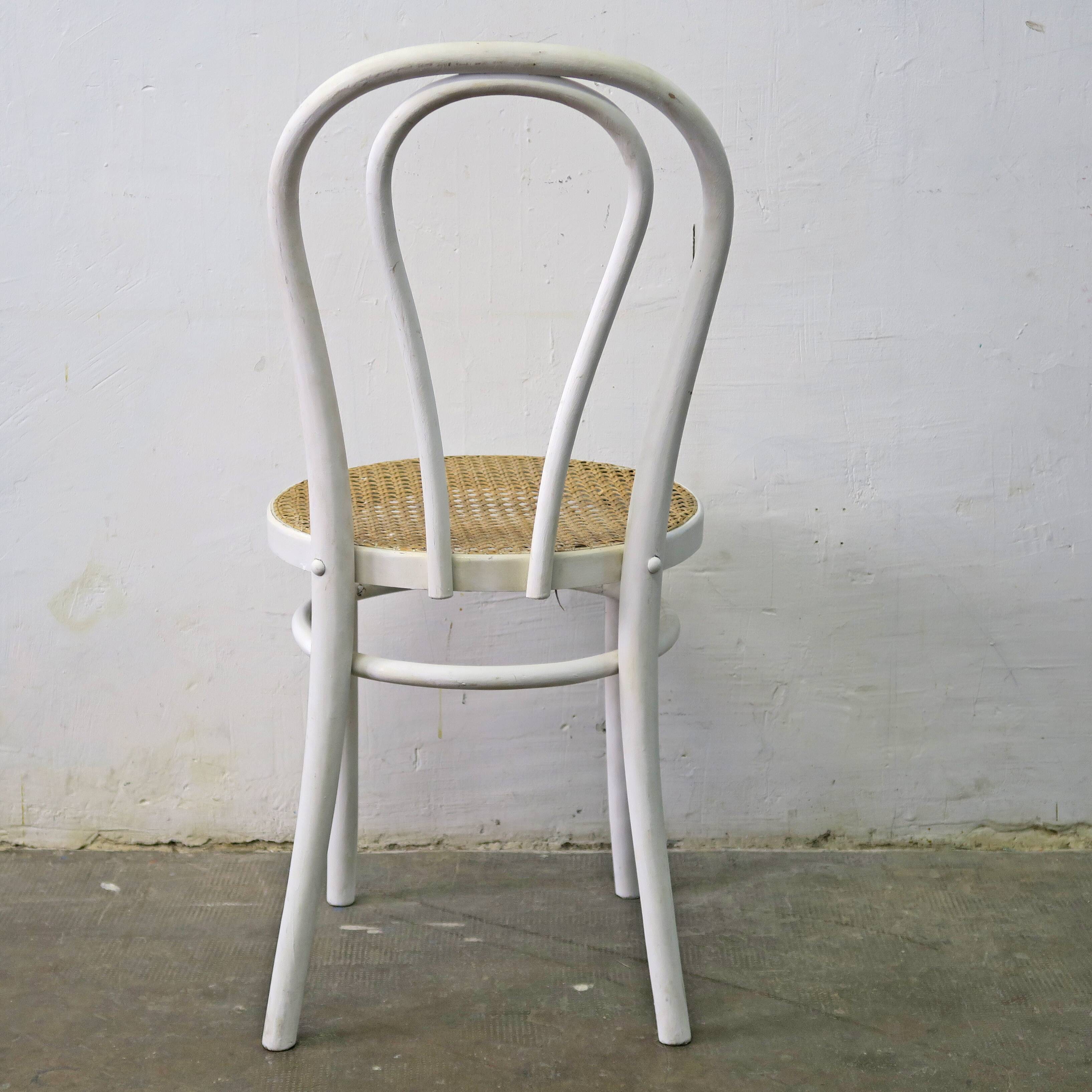 Chaise bistrot blanche cannée