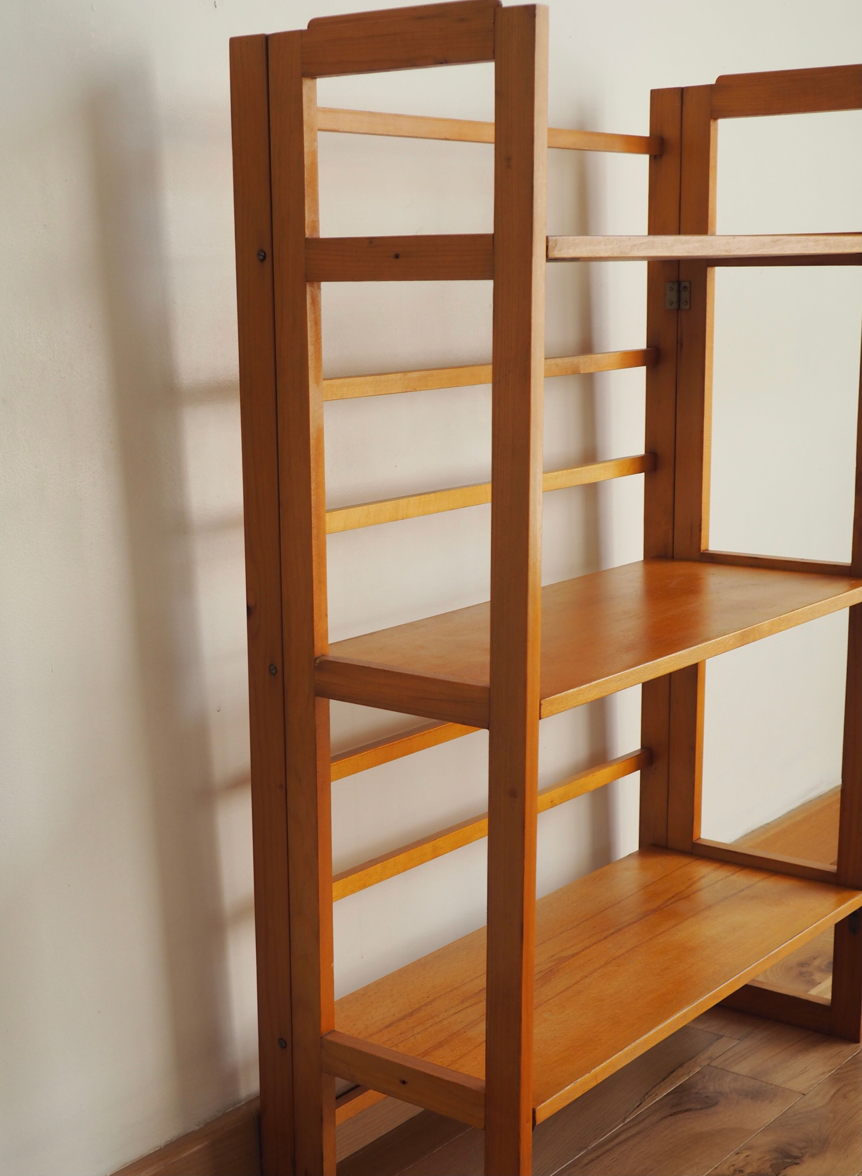 Folding shelf