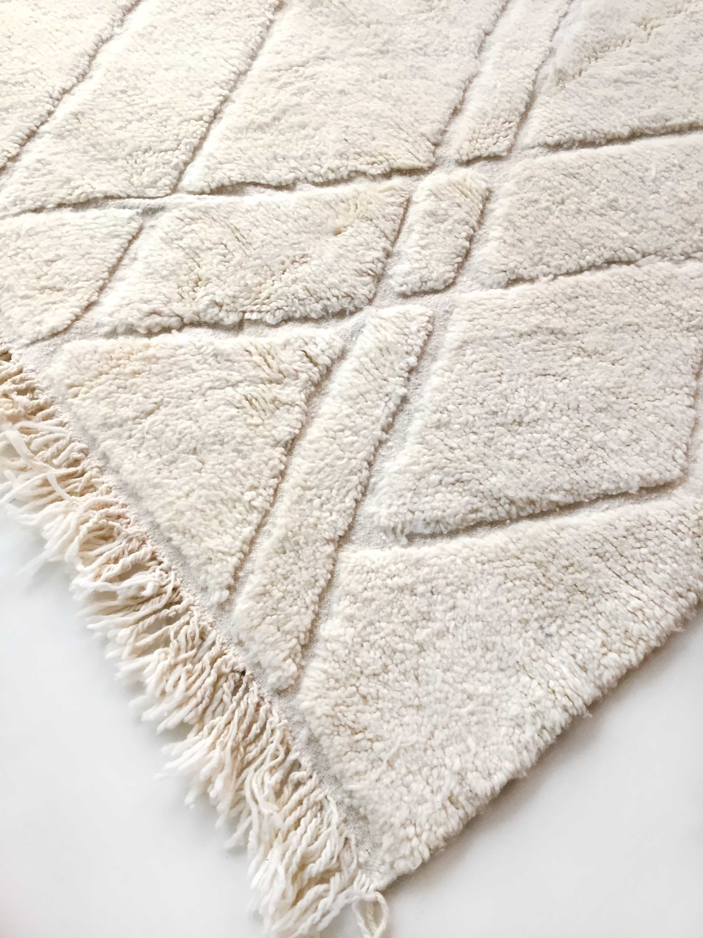 Moroccan Berber carpet blessed ouarain ecru plain with engraved diamonds 252x166cm