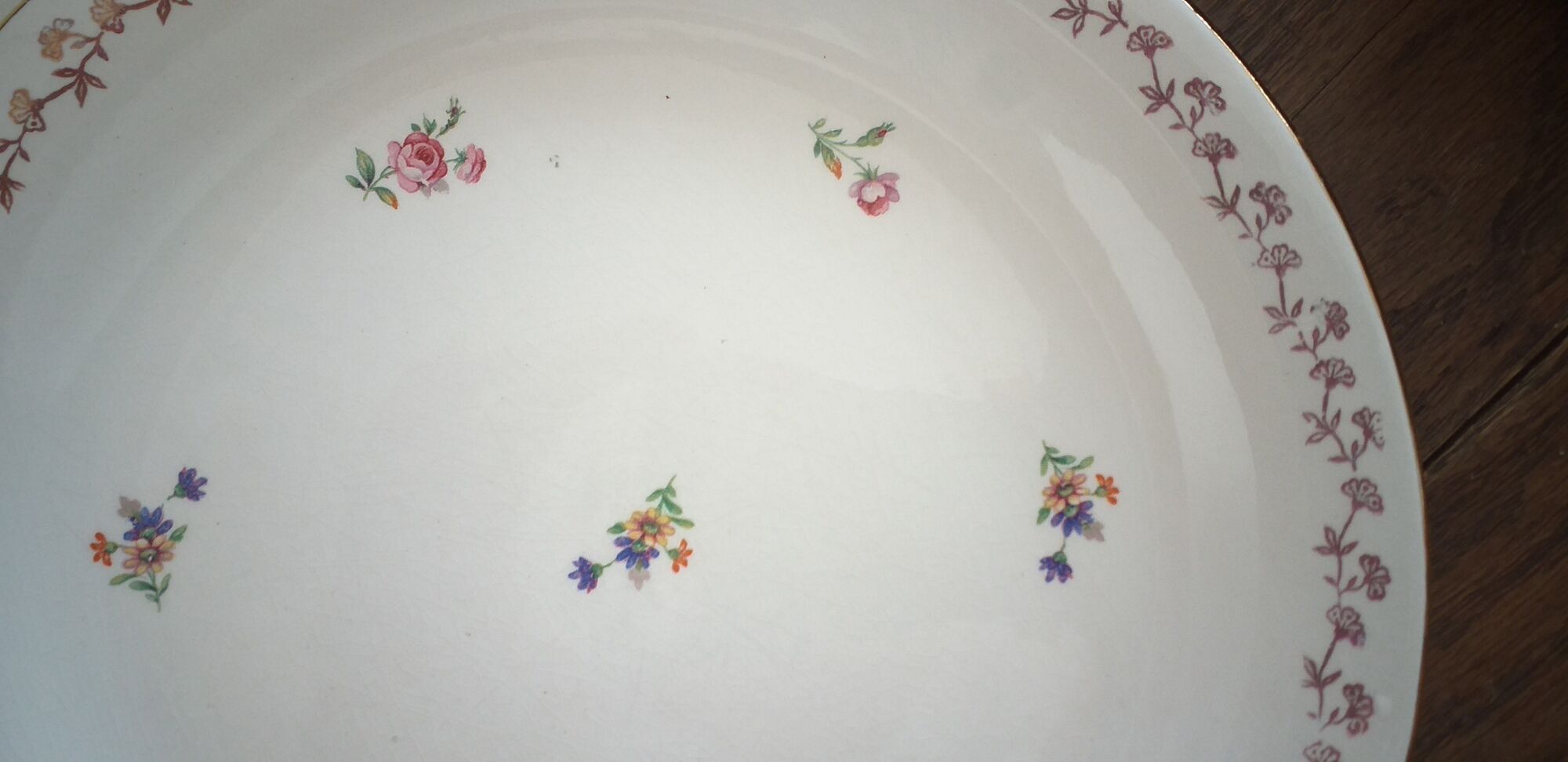 Set of 5 flat porcelain plates L'Amandinoise