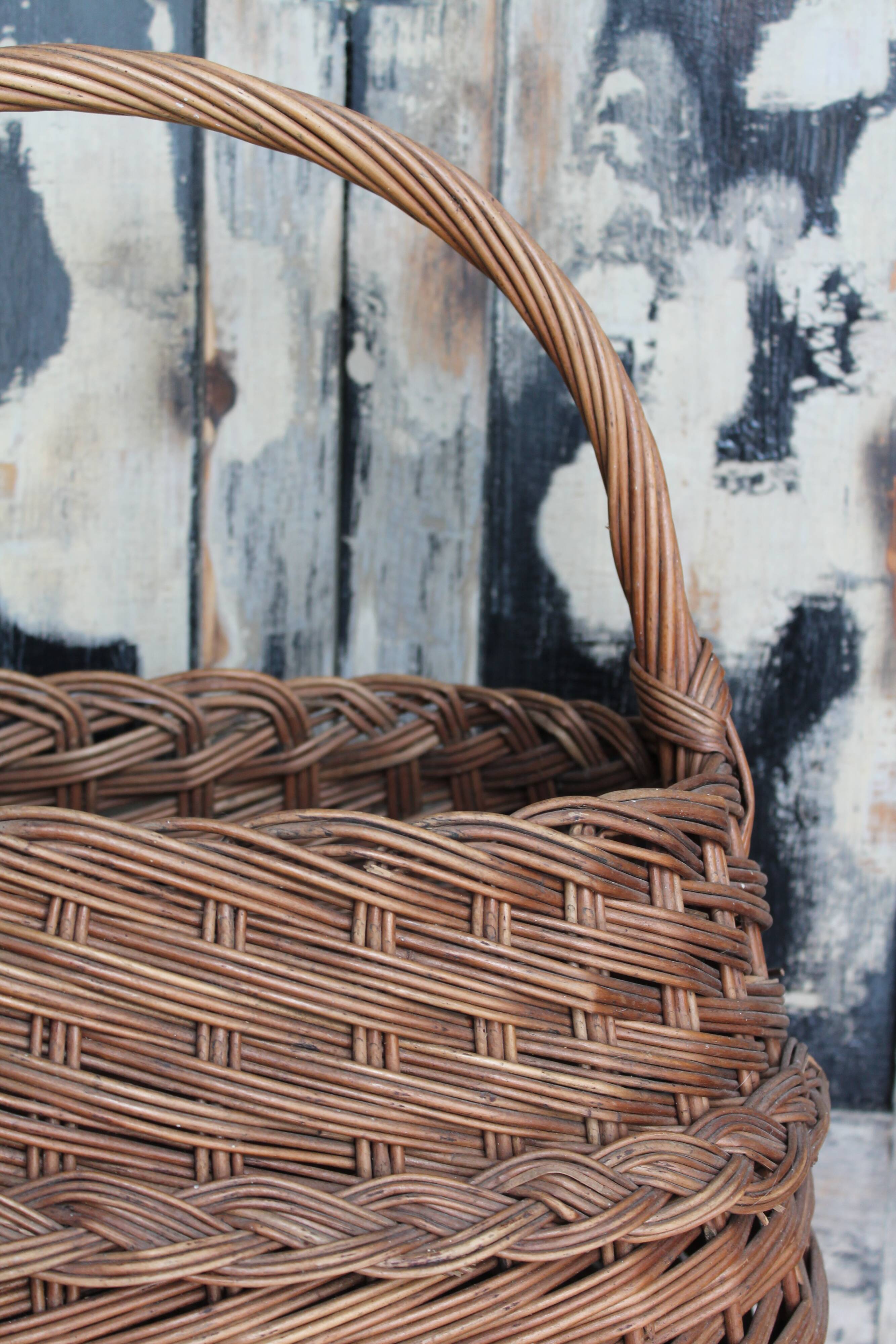 Racing vintage 1960s wicker basket