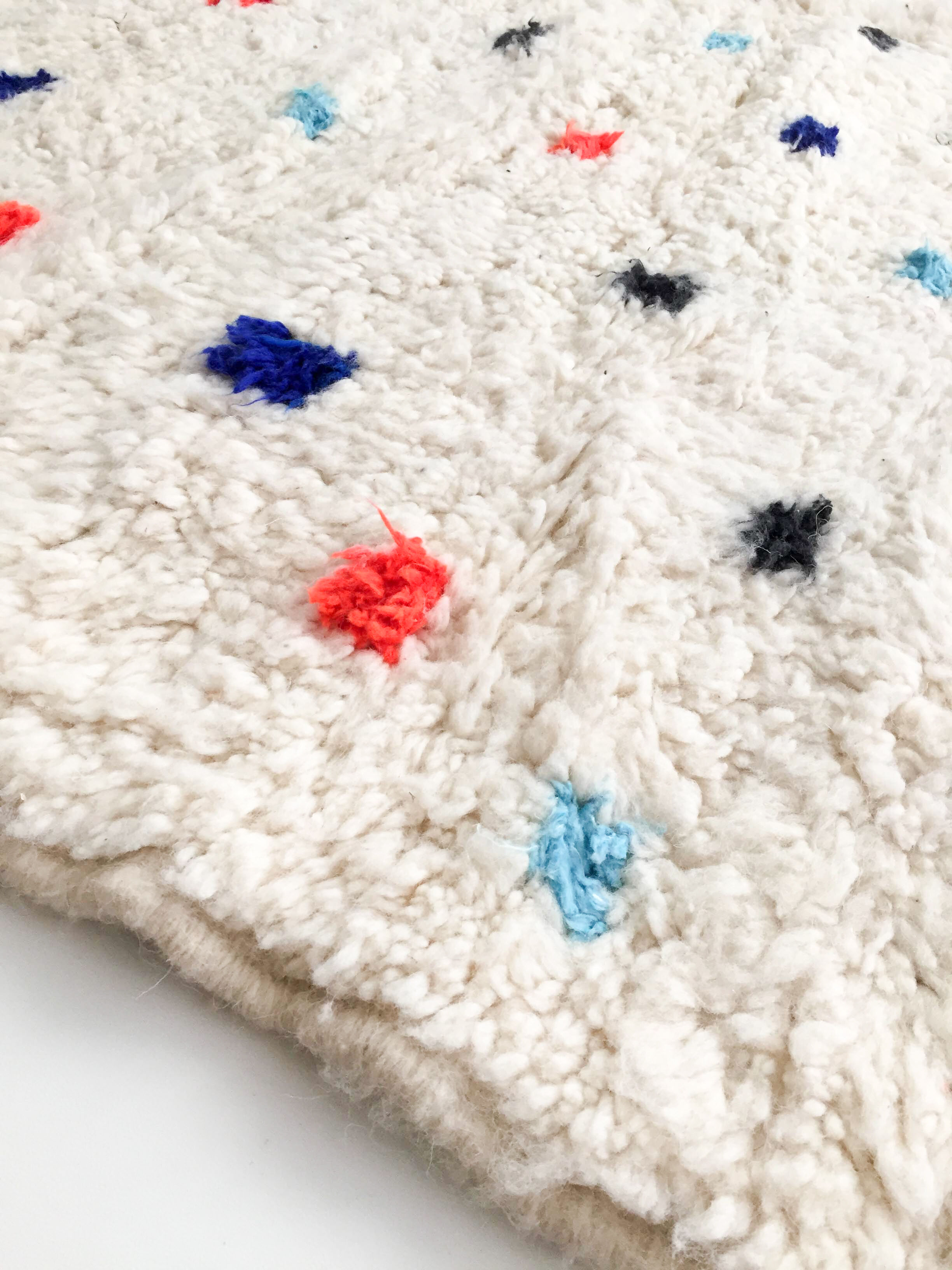 Berber carpet Beni Ouarain ecru with large colored polka dots 300x206cm