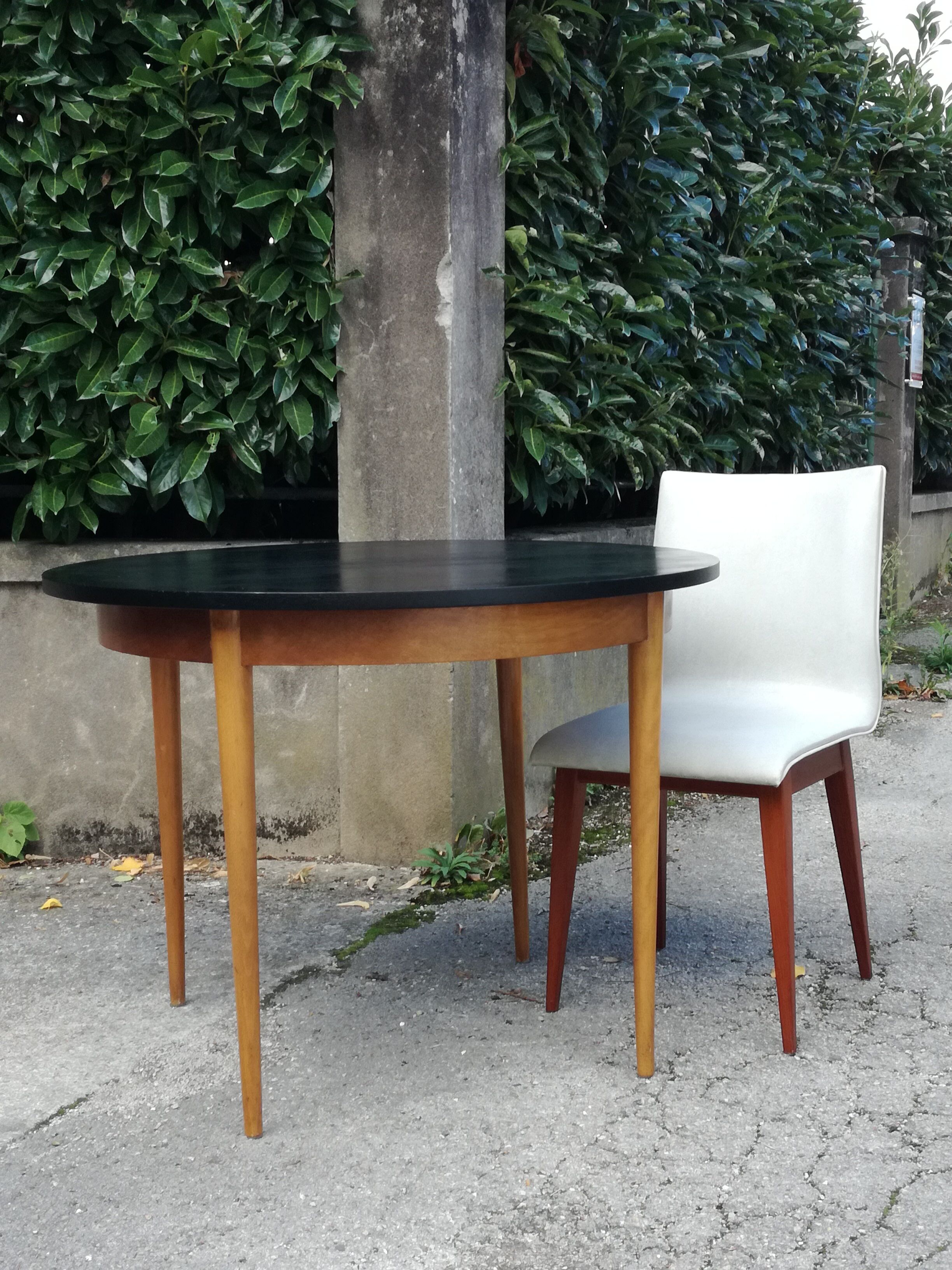 Expandable round dining table 2m46