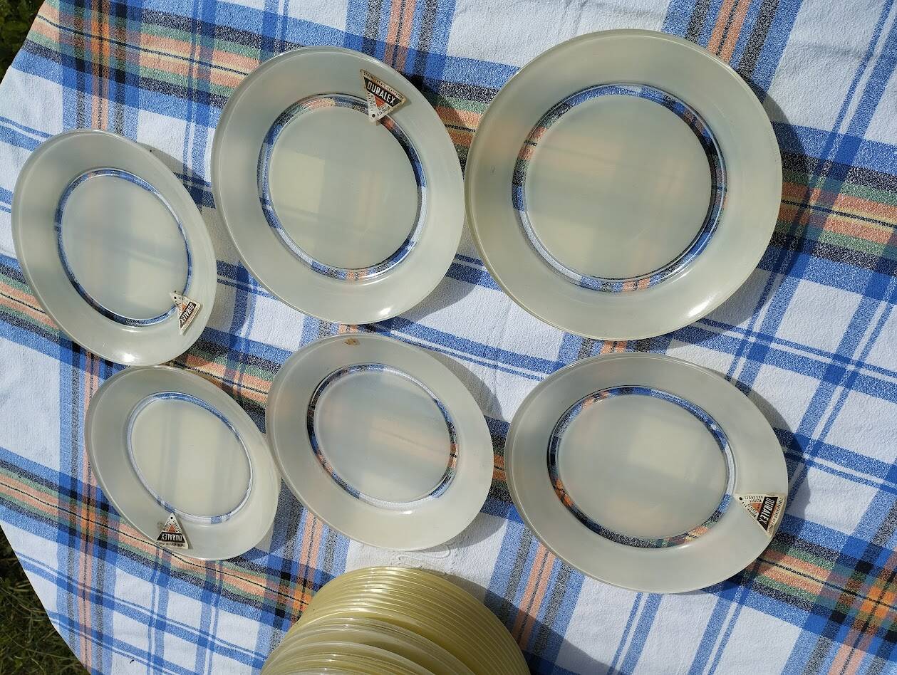 New Duralex dish set, 14 pieces with labels.