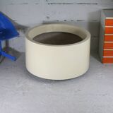 Important cylindrical planter in cream lacquered fiberglass, circa 1970