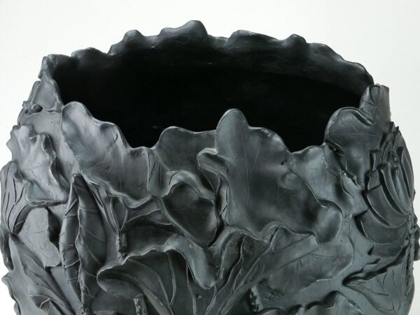 Vase en résine noire Lotus éditeur VGnewtrend