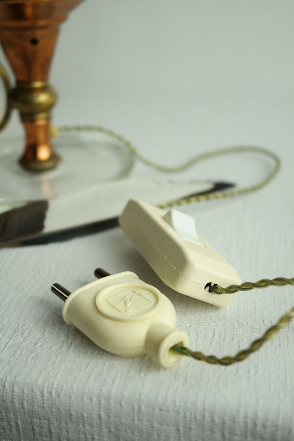 Lampe globe verre cuivre et laiton vintage