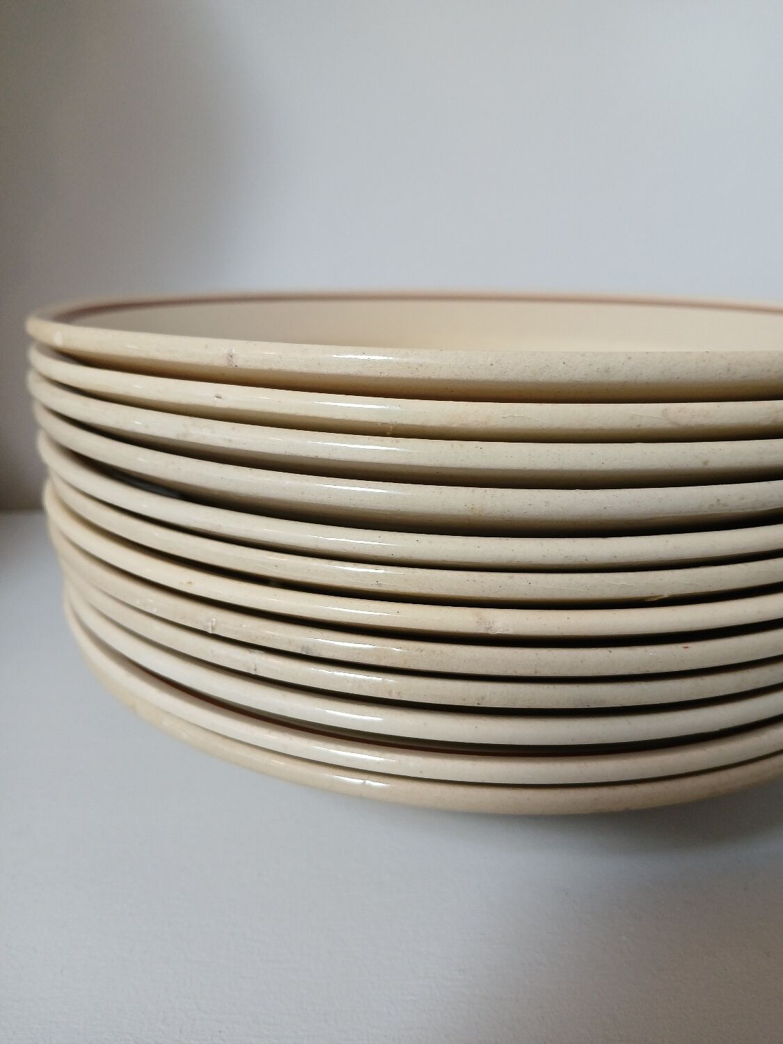 Lot de 12 assiettes creuses vintage motif bordeaux caramel