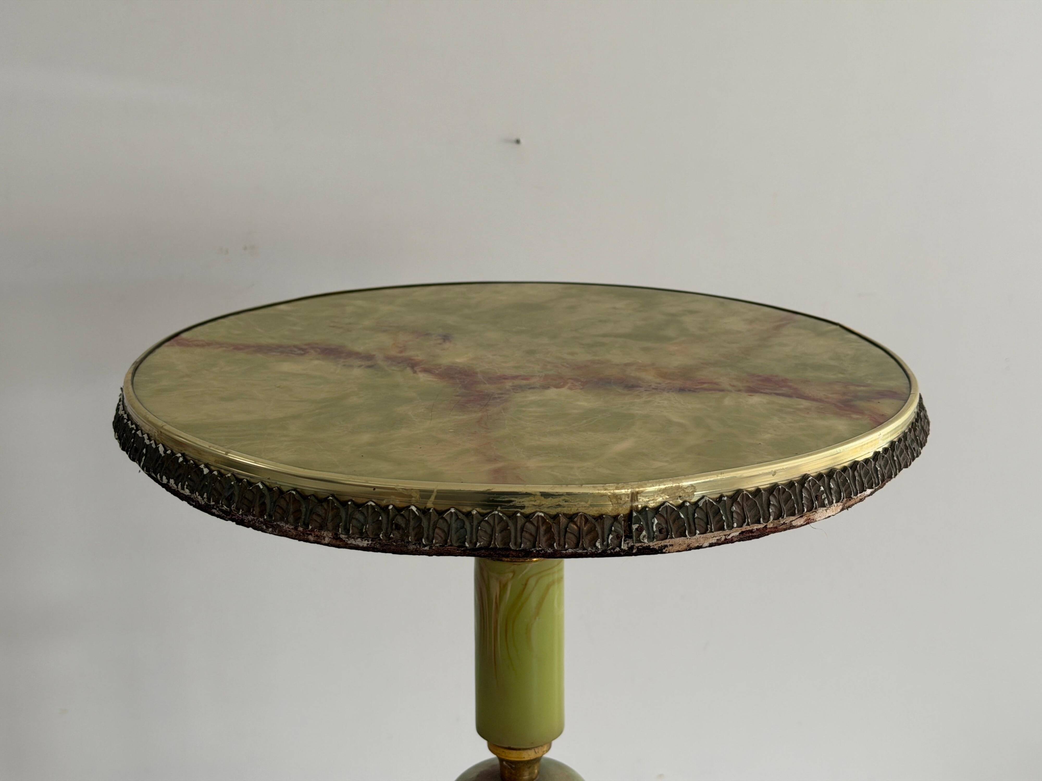 Mid-century side table in green marble with a brass base, 1960s, Italy.