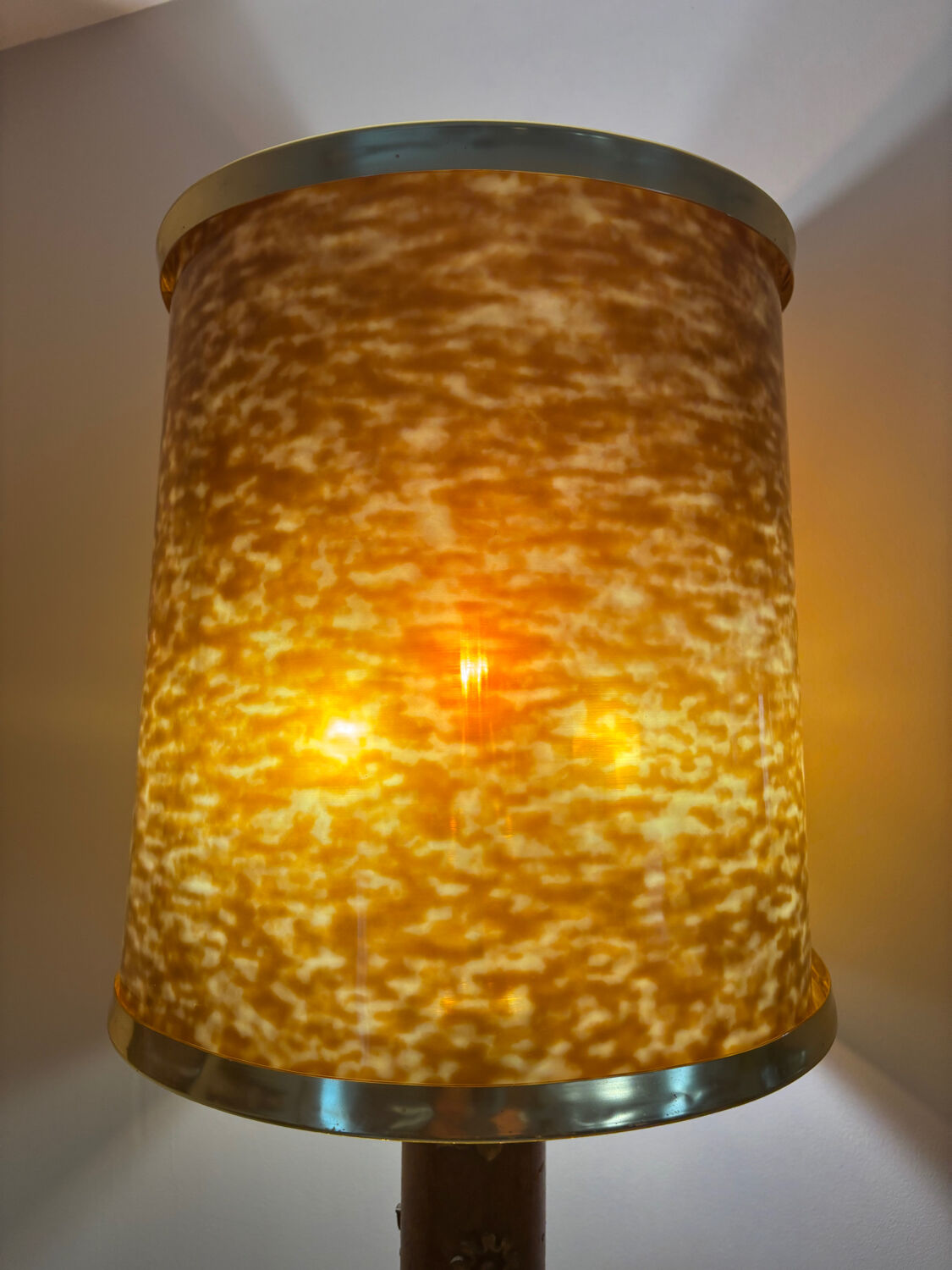 Lamp with printing roller