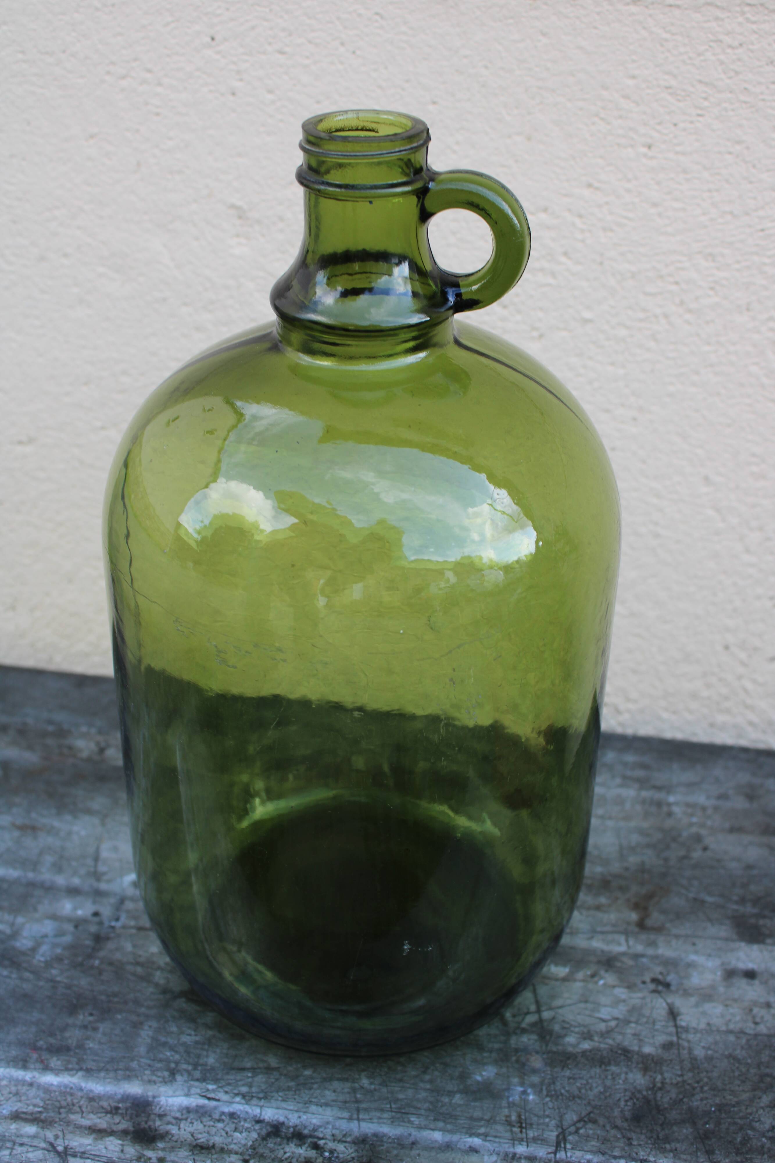 Demijohn with bottle green handle