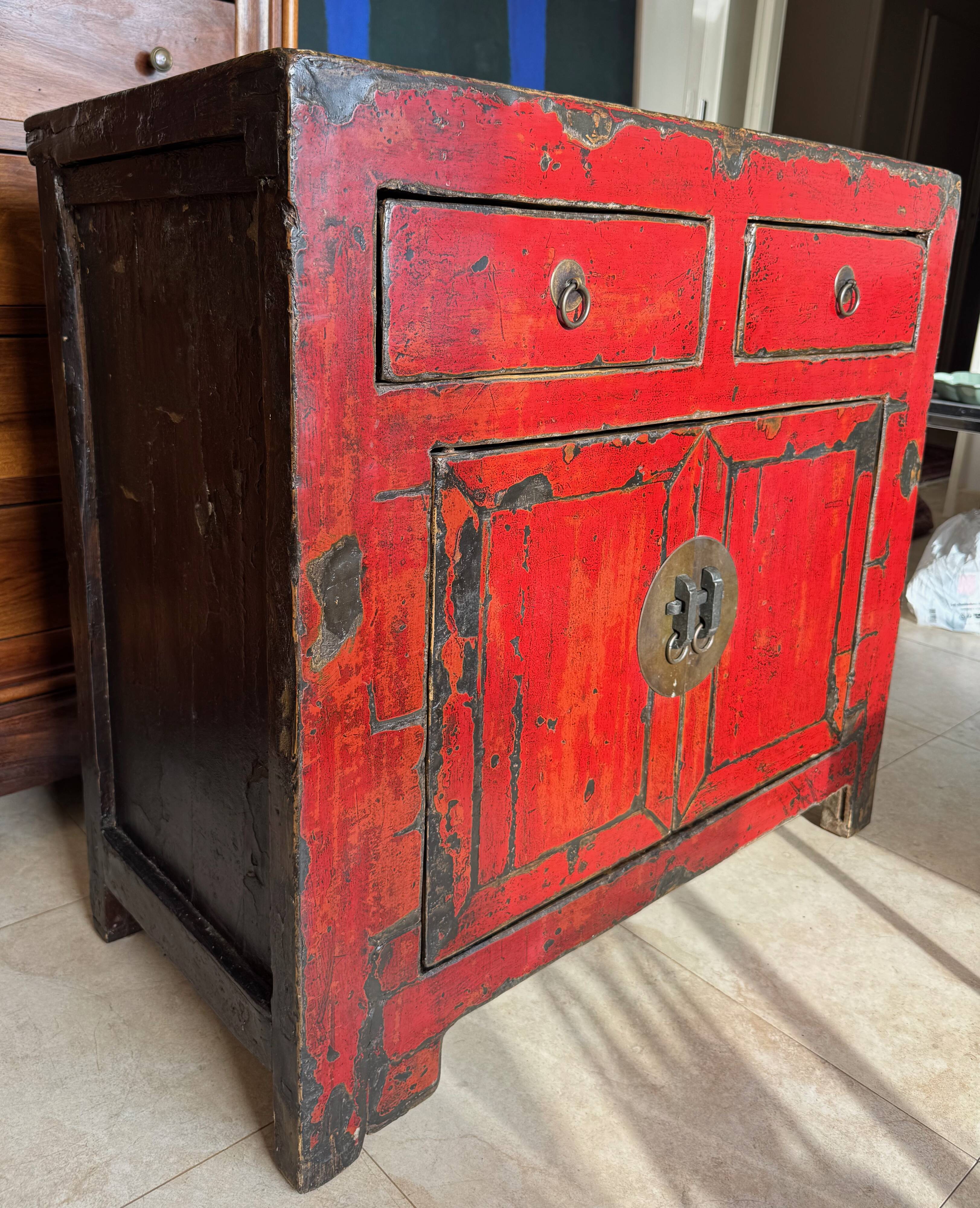 Small antique Chinese buffet (1920-1950) in rustic style, red lacquered, ori