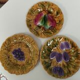 Set of 3 plates of Sarreguemines in slip, fruit motif