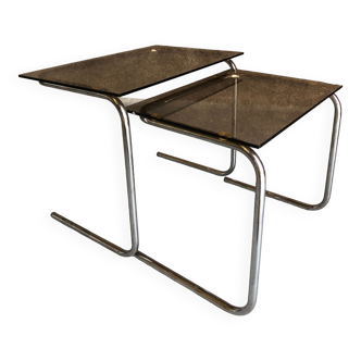 Paire de tables gigognes en métal chromé et verre fumé, 1970