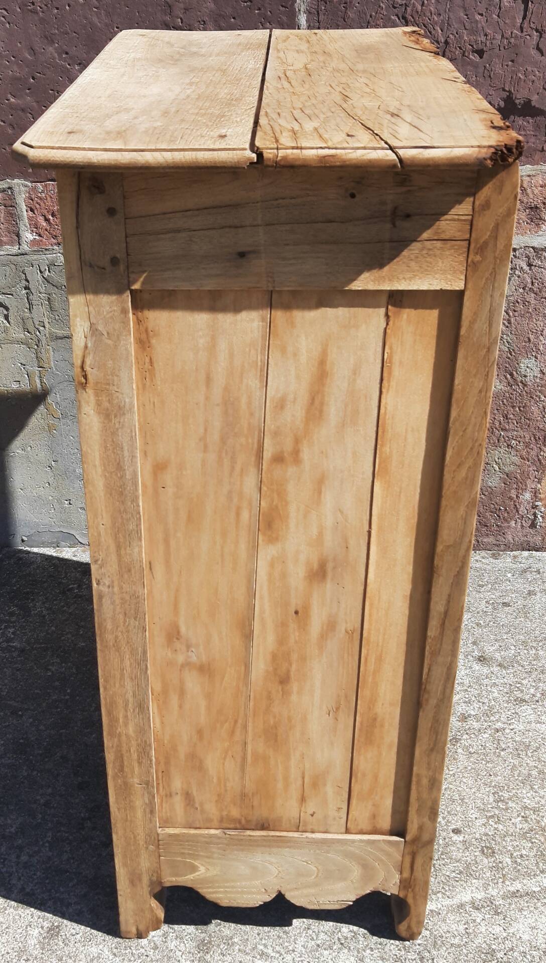 Confiturier or sideboard.