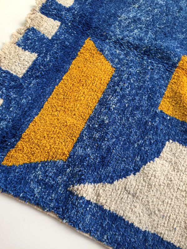 Tapis berbère marocain Beni Ouarain bleu à motifs colorés 302x195cm