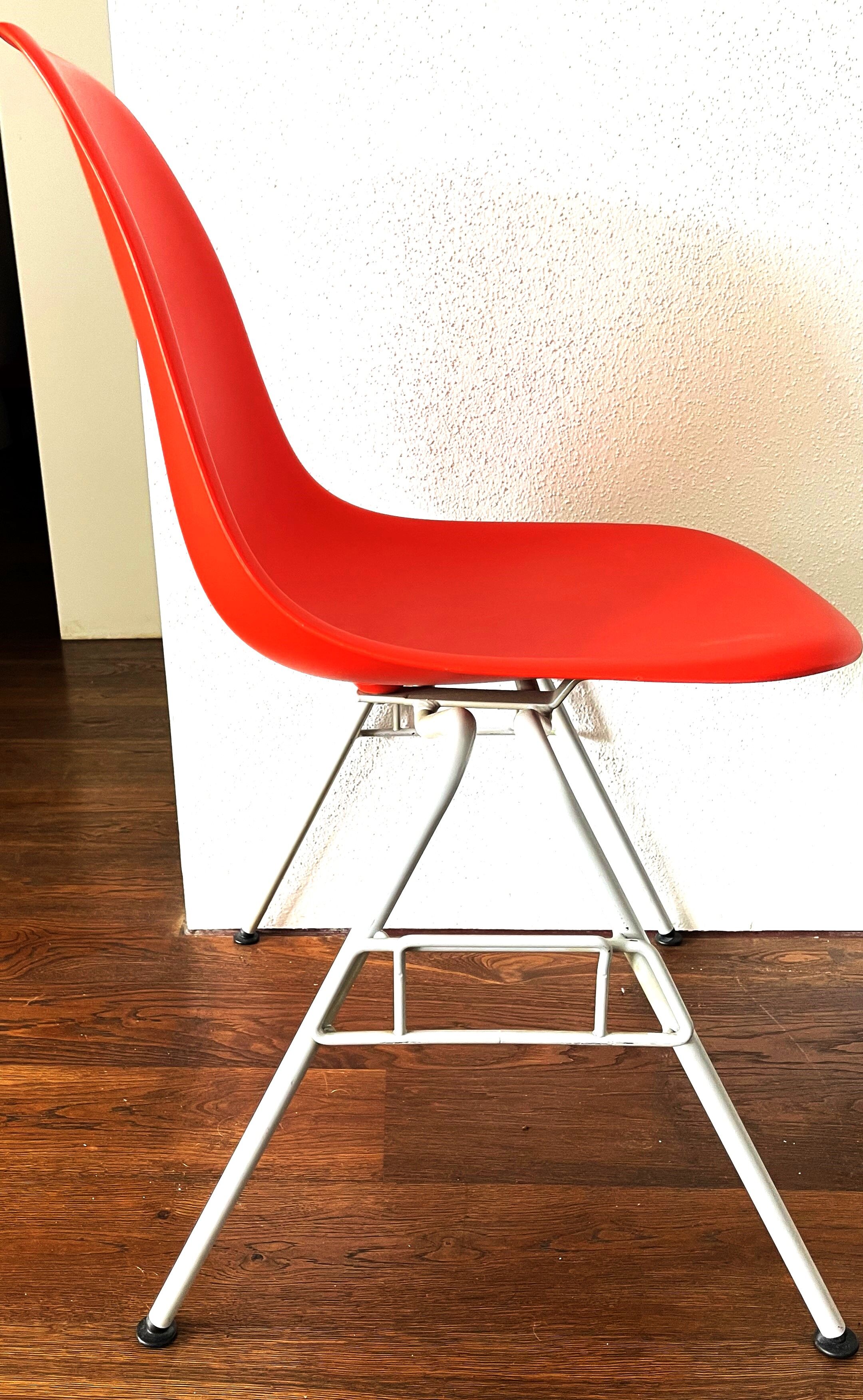 4 Charles Eames DSS chairs for Vitra, Poppy Red