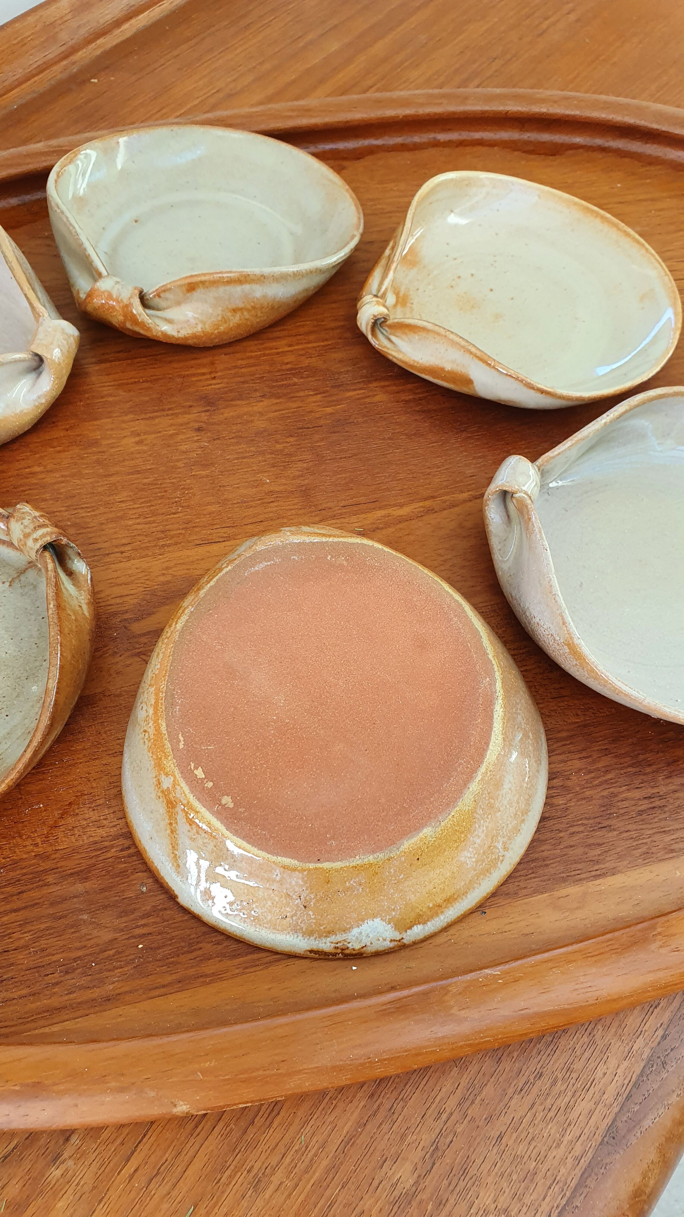 6 enamelled sandstone cups