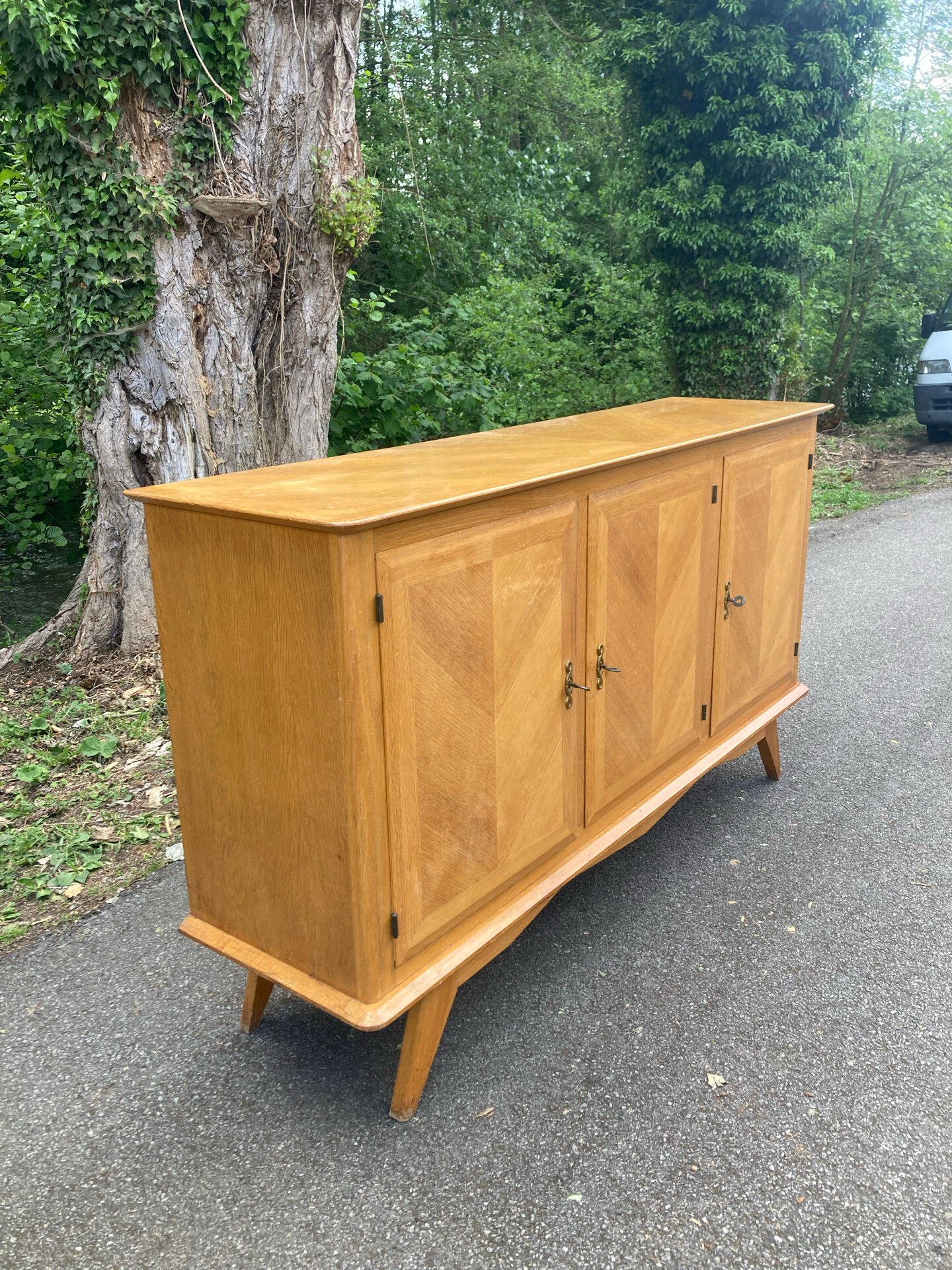 Vintage enfilade with tapered legs.