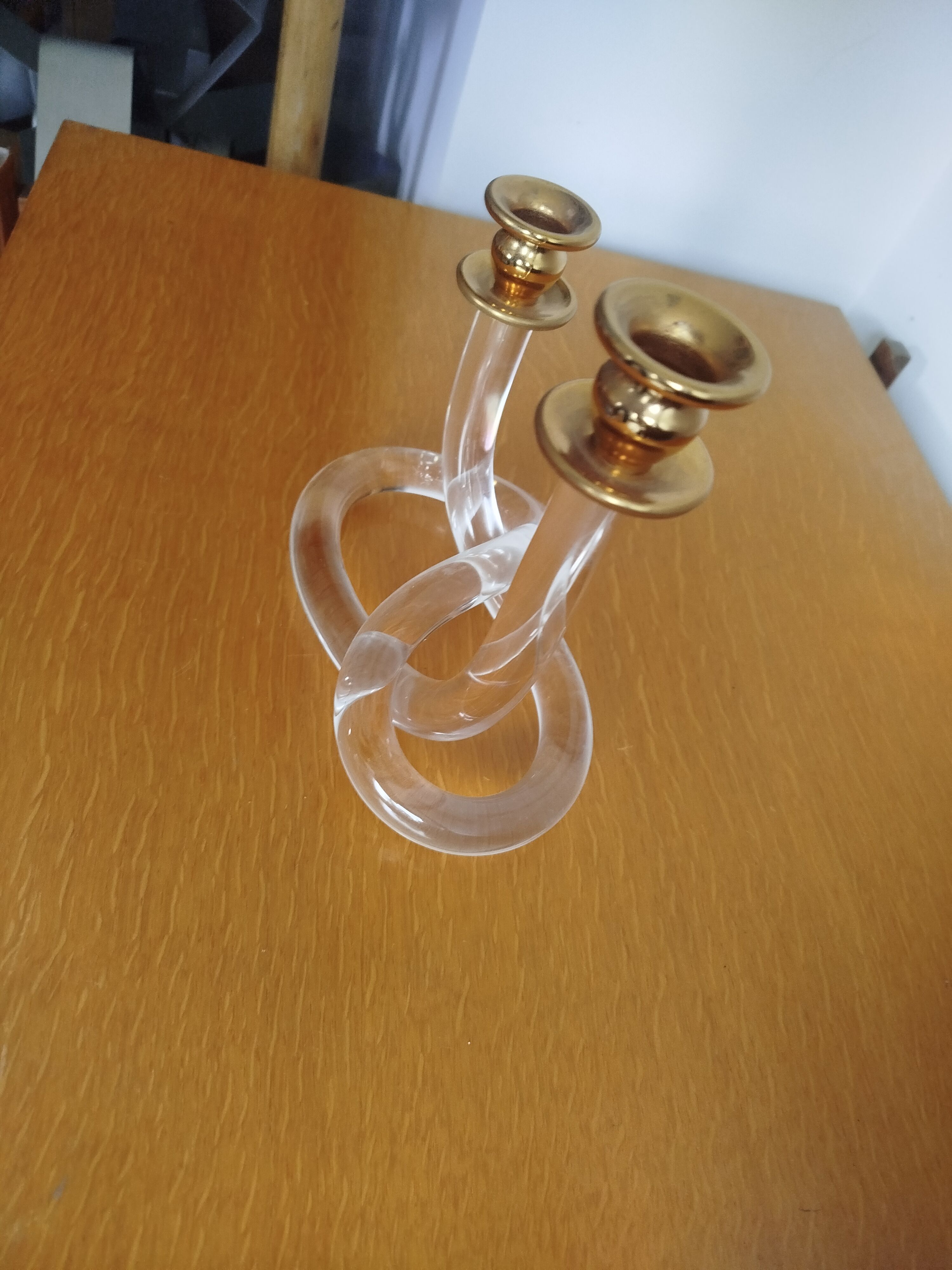 Dorothy Thorpe "Pretzel" candlestick in lucite and gilded brass 70s