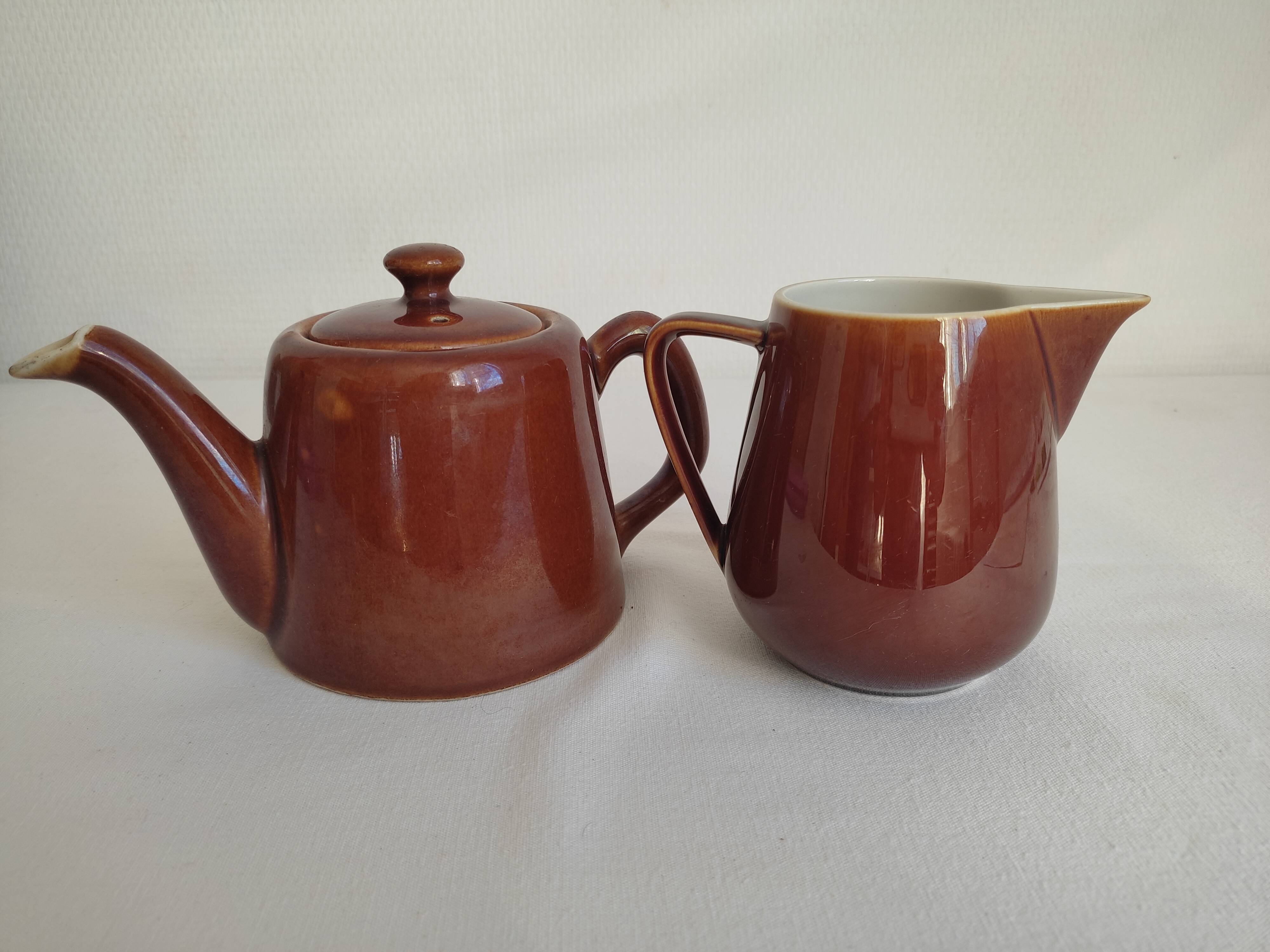 Teapot and milk jar from Bistrot Villeroy Bosh