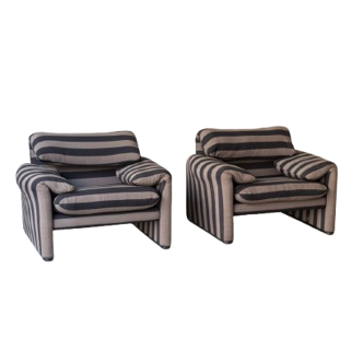 Set of 2 easy chairs 'Maralunga' by Vico Magistretti