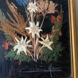 Old painting frame dried flowers vintage