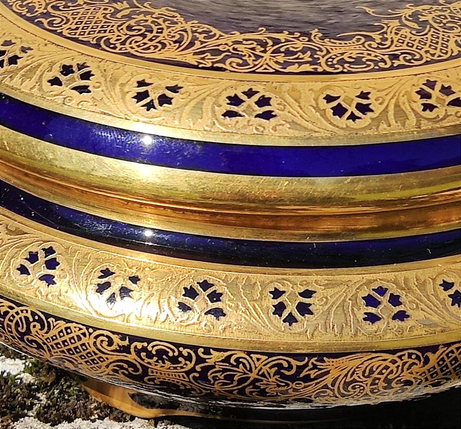 Large Limoges porcelain candy box - Oven blue and gold -