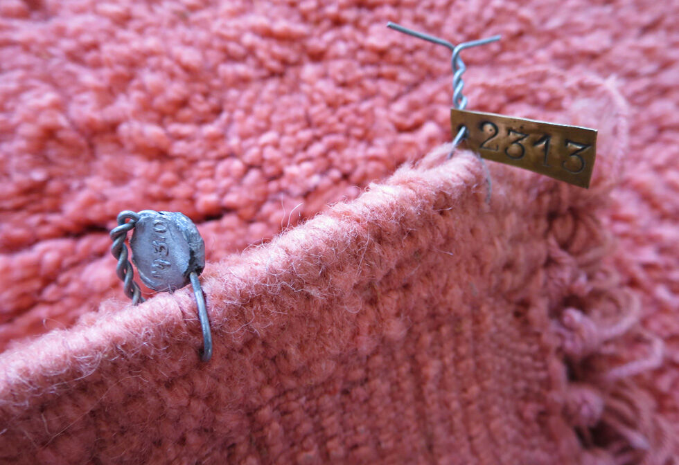 Salmon wool rug 150x250cm