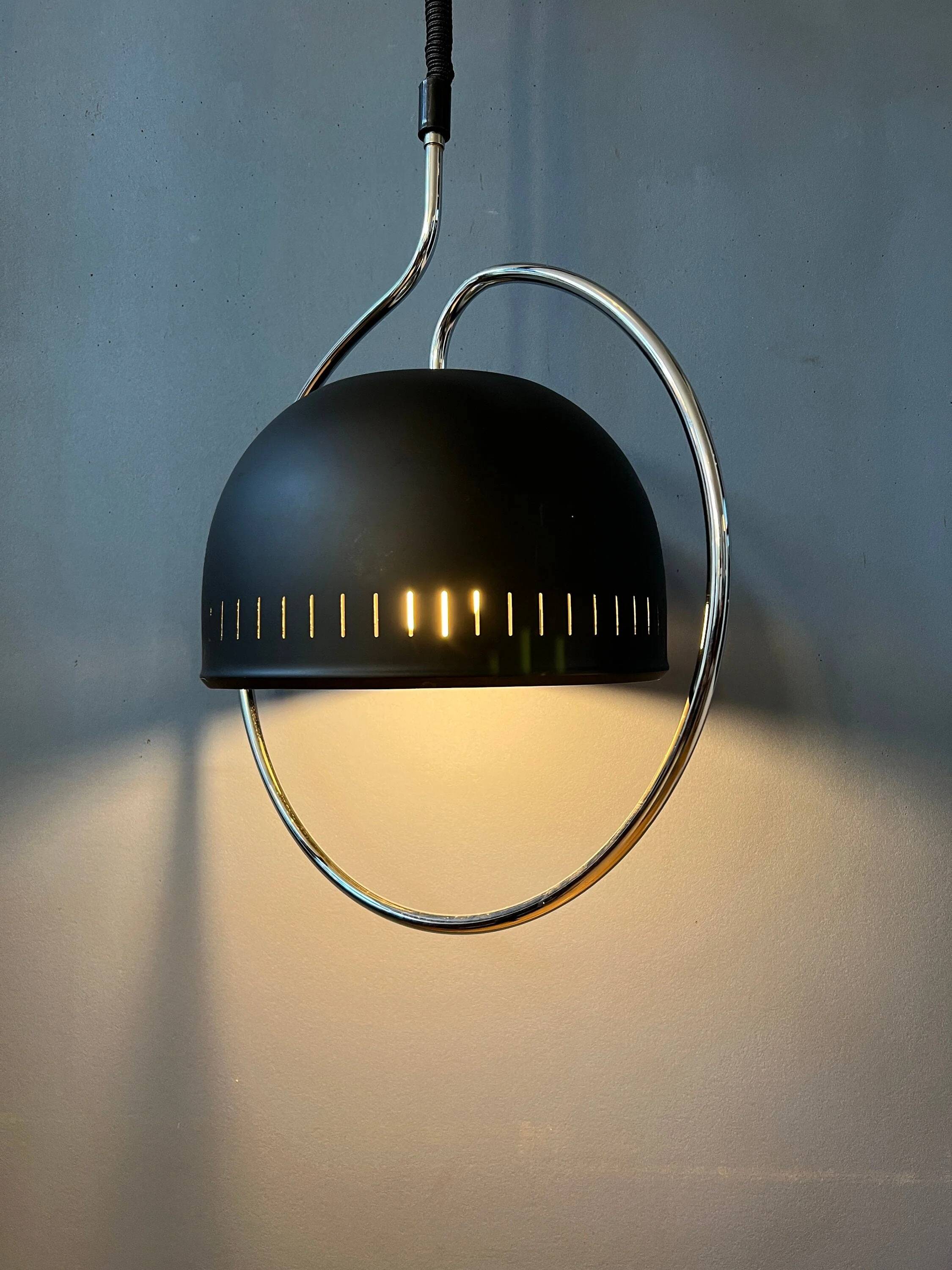 Suspension Space Age Dijkstra with a chrome structure and black metal lampshade.