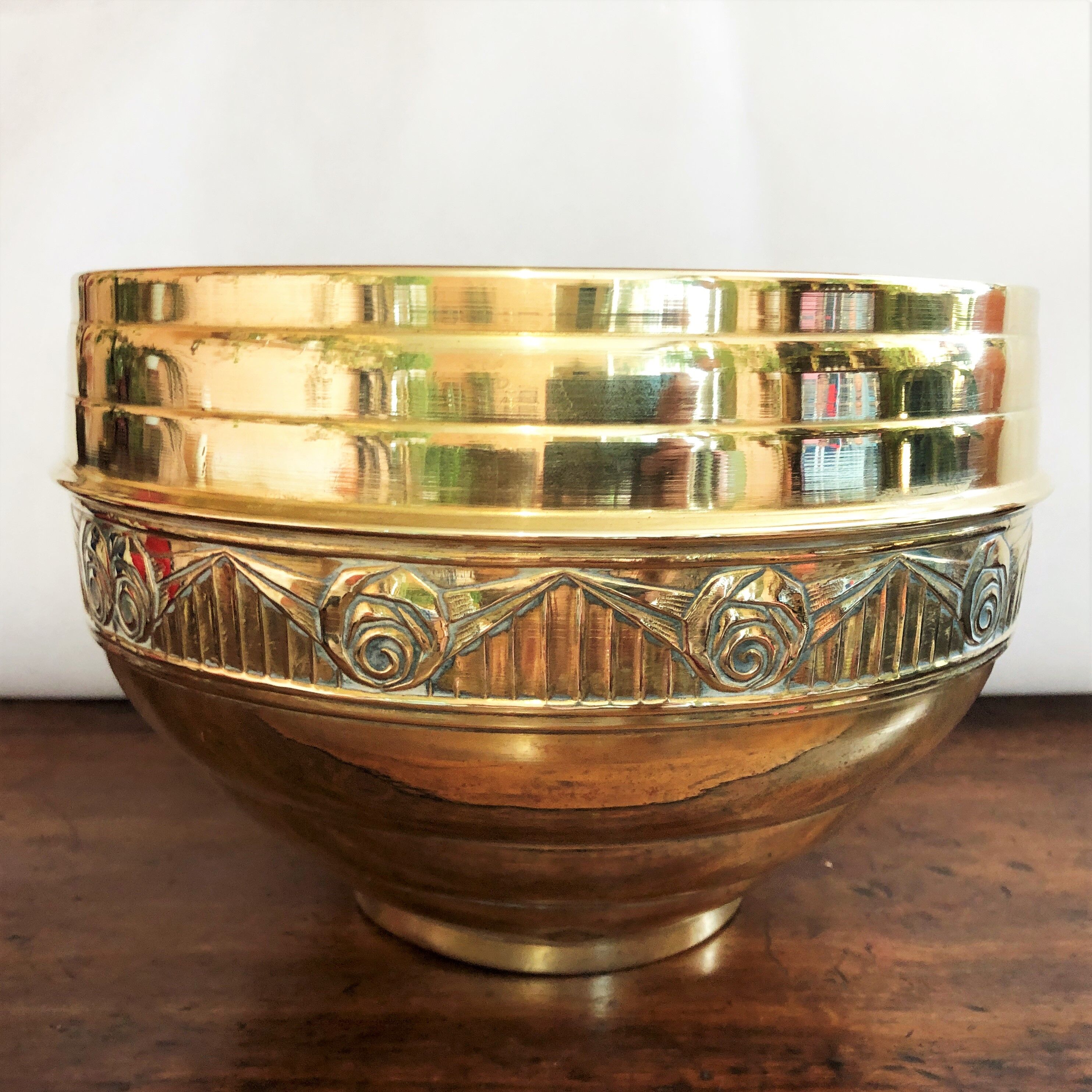 Large pot cover golden brass repelled