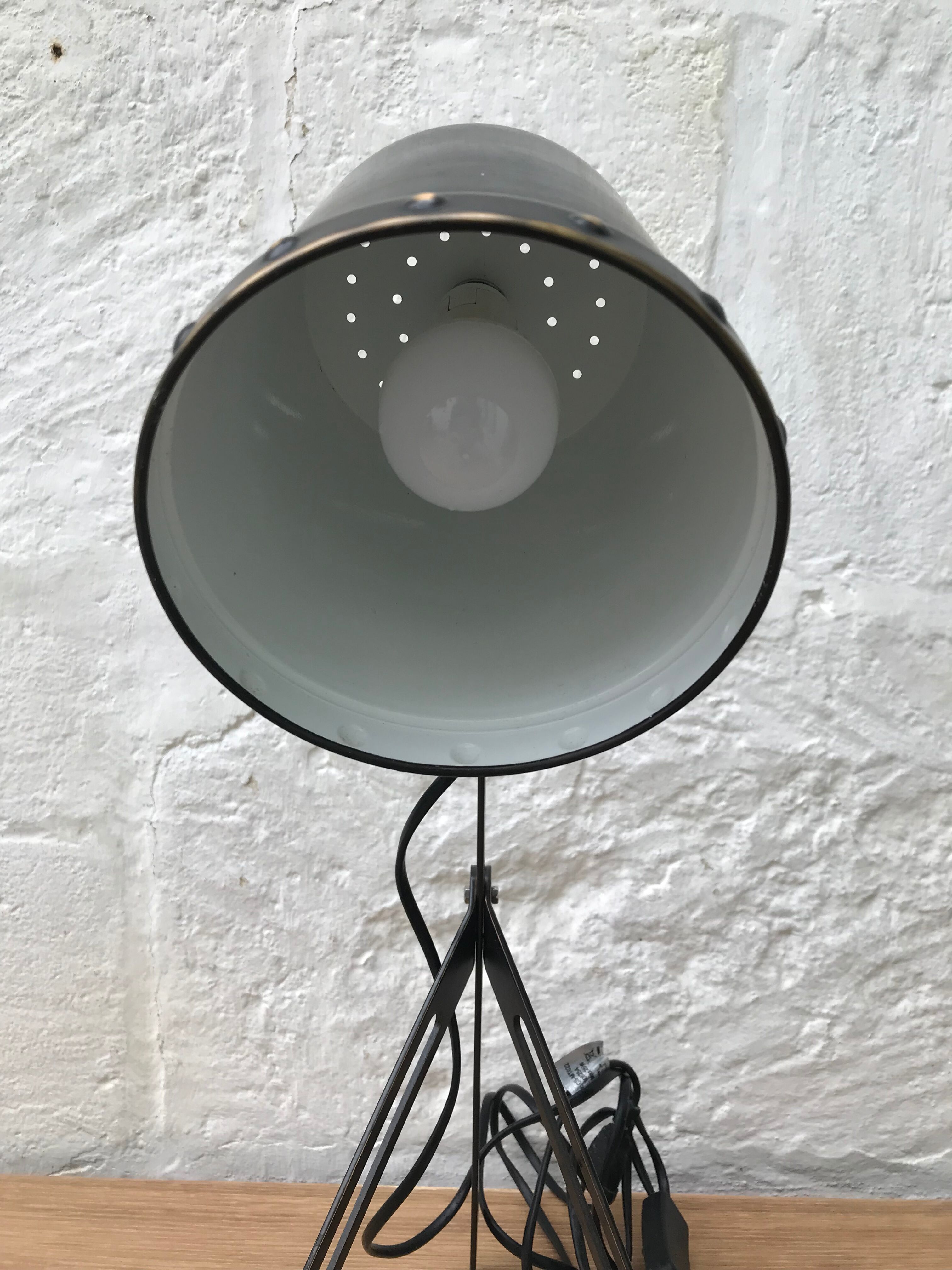 Metal tripod articulated lamp