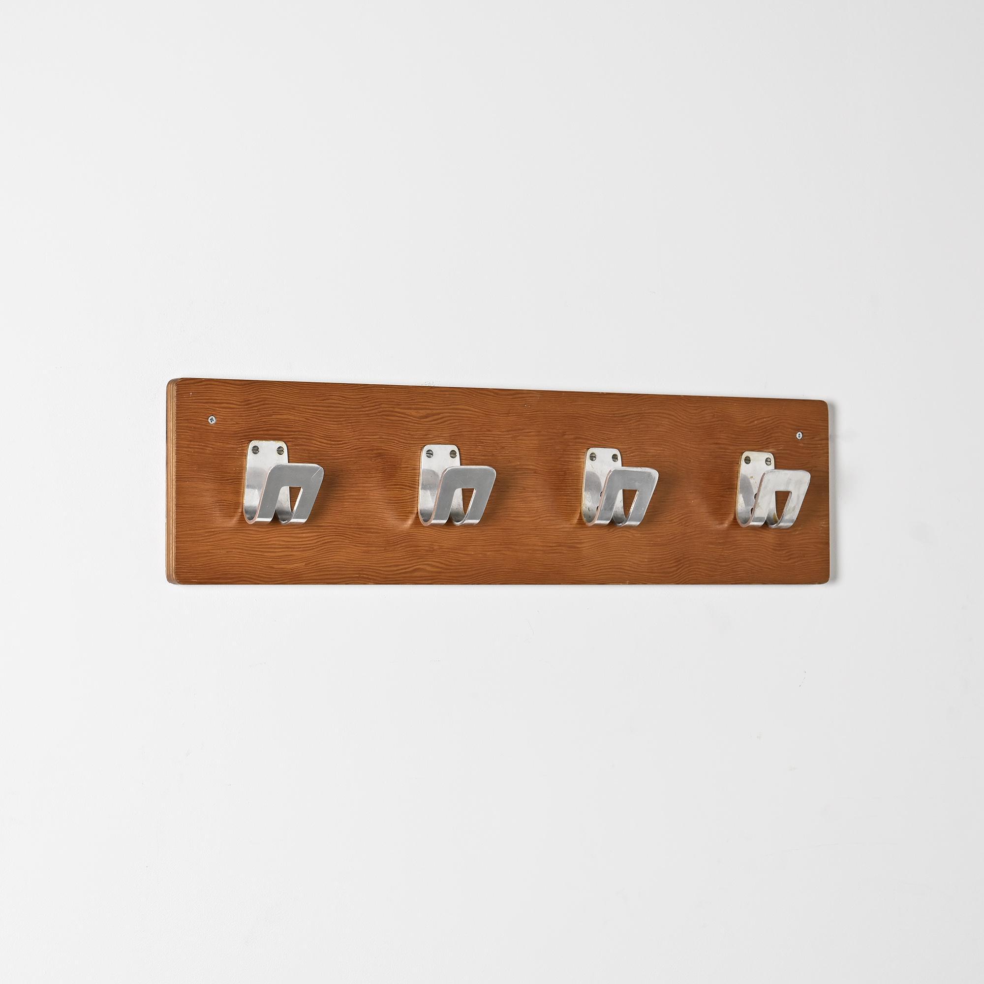 Pierre Guariche: Coat rack for La Plagne, around 1968