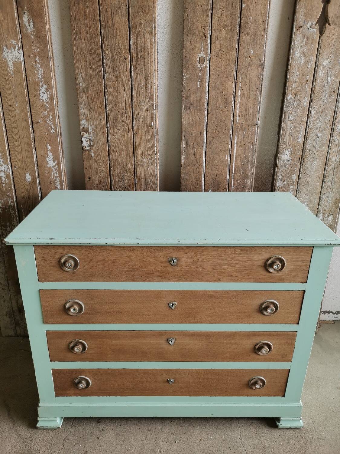 Antique chest of drawers