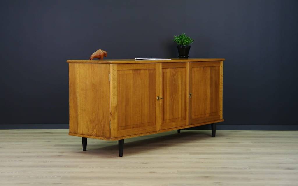 Buffet en chêne, design danois, années 60, production : Danemark