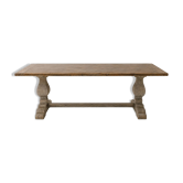 Large table, baluster base — 6 to 8 covers
