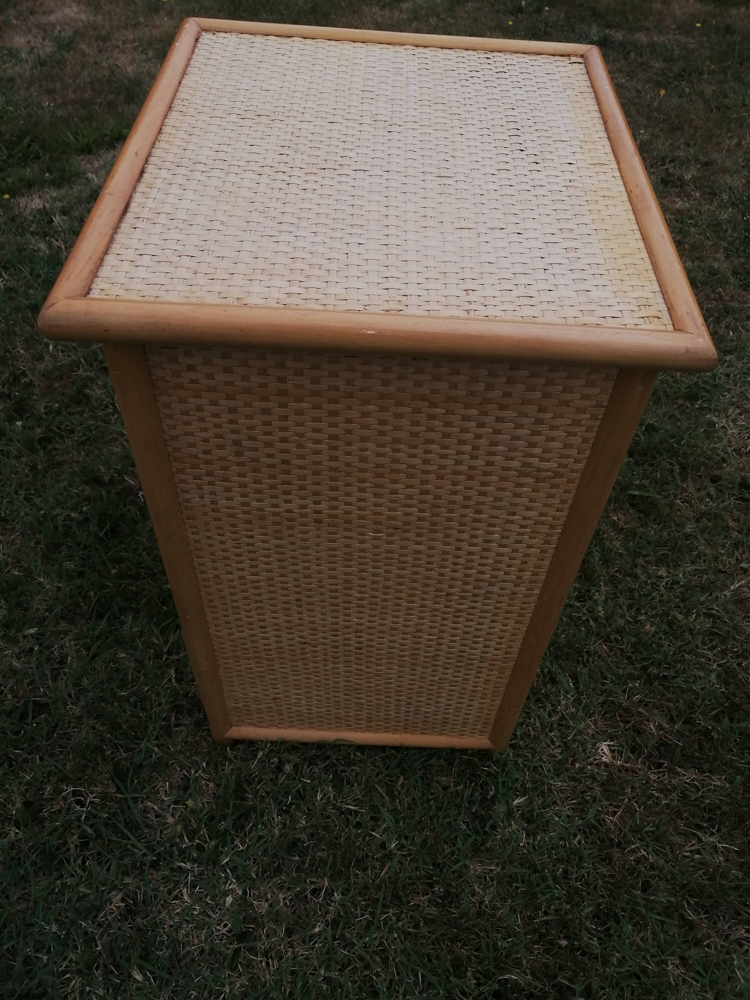Commode en bois et osier